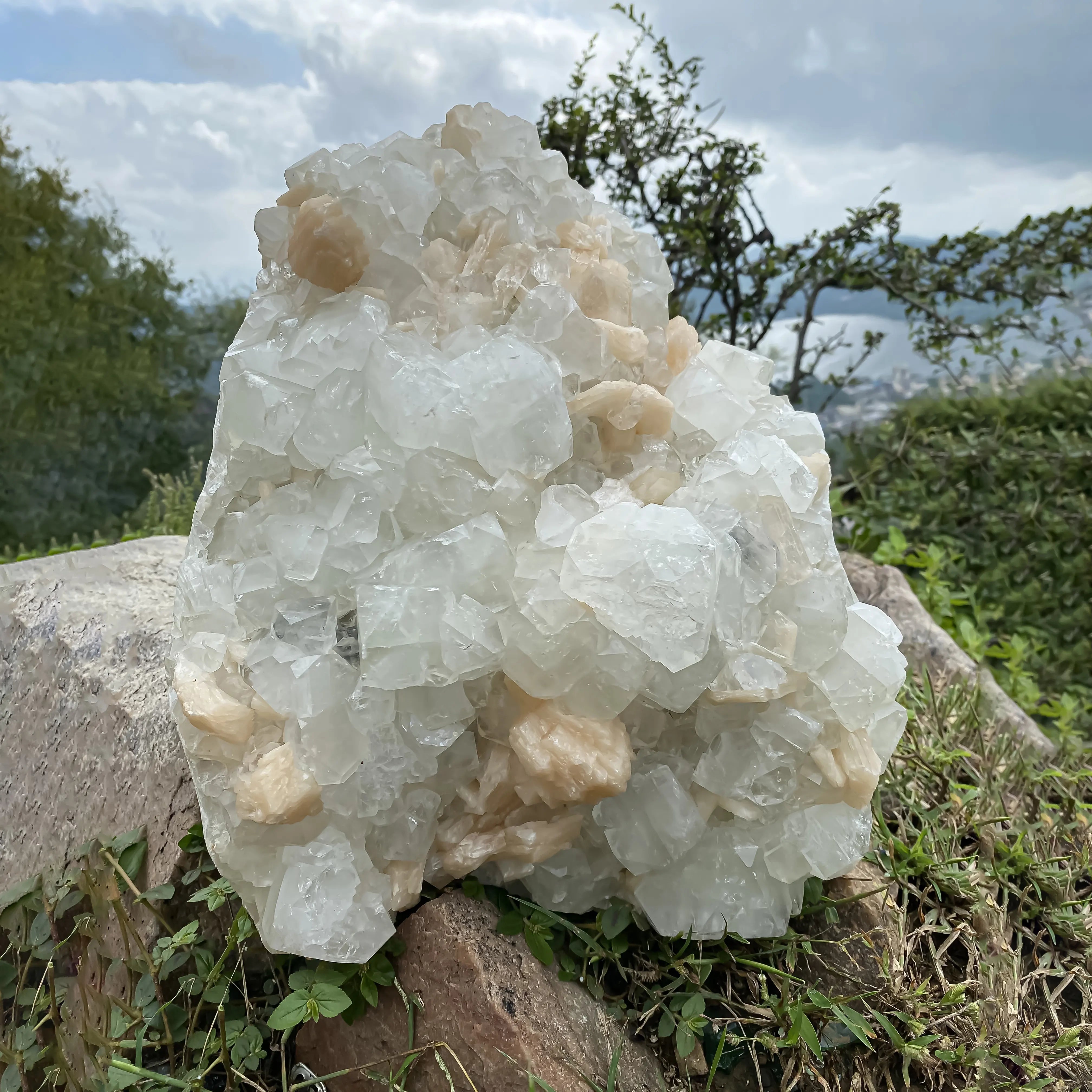 Stillbite Apophyllite — A stunning fusion of Quartz, Stillbite, and Apophyllite 15.2kg