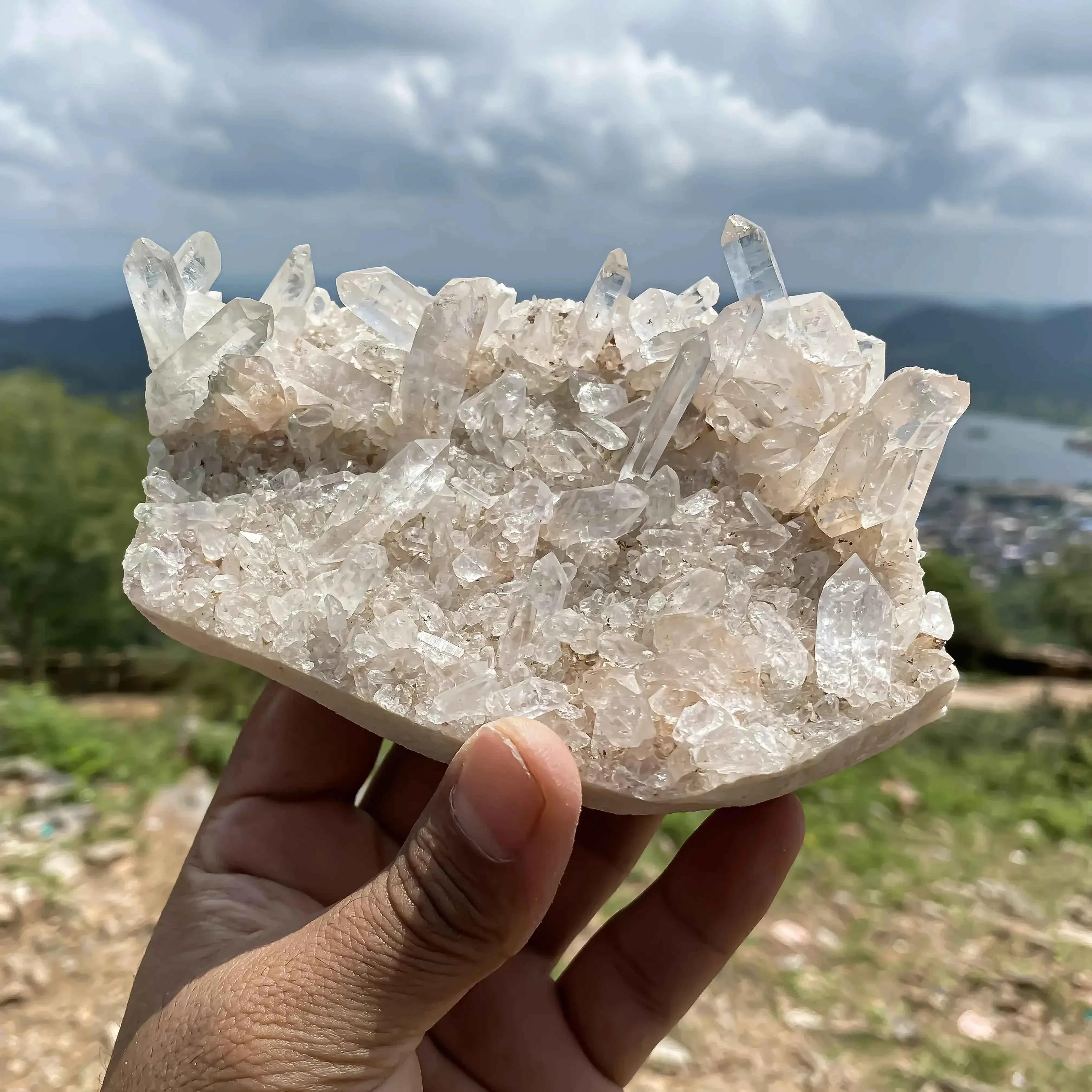 Natural Himalayan Pink Quartz Cluster 698g Raw Crystal Points for Healing and Decor Himalayan Quartz