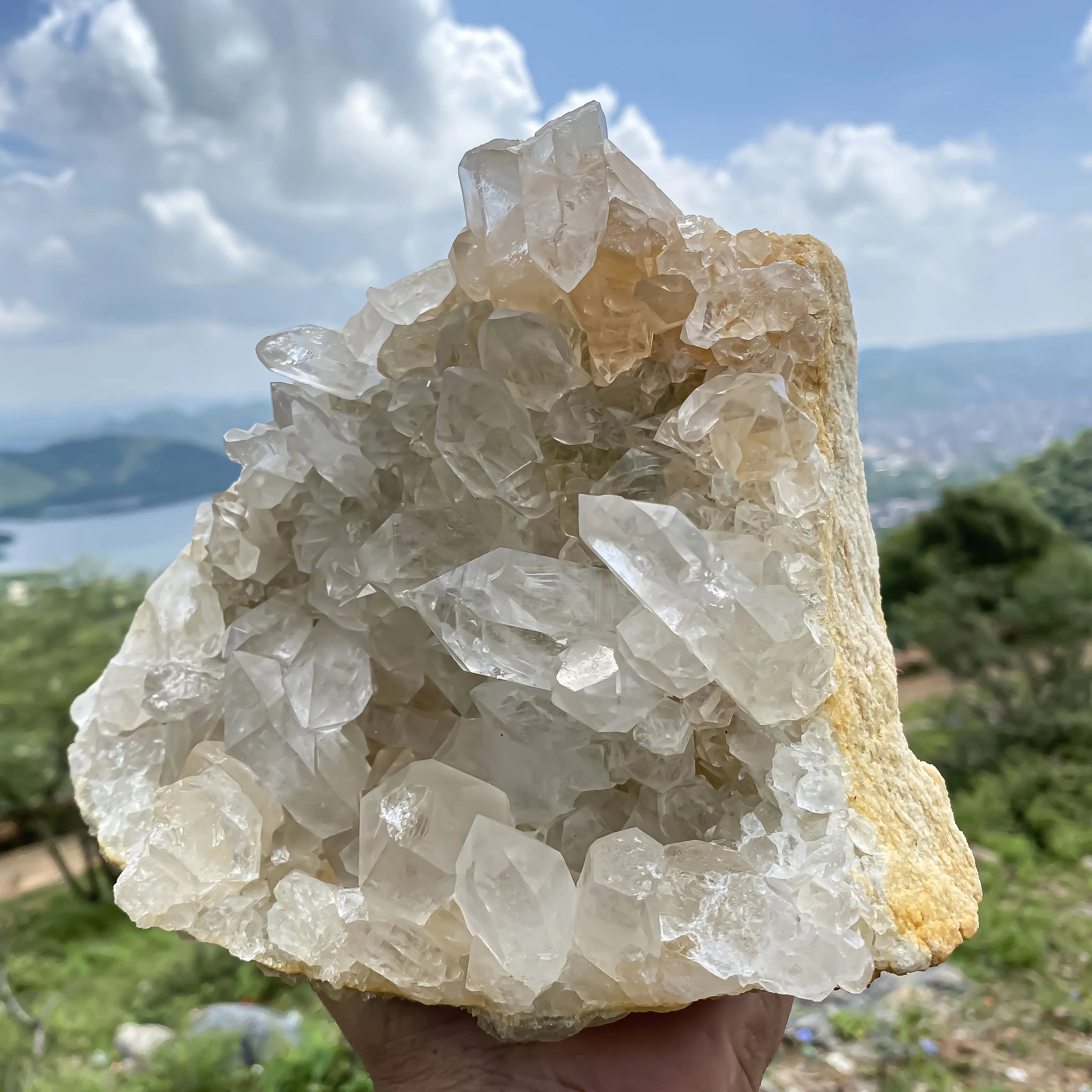 Natural Himalayan White Quartz Cluster 2700 g Raw Crystal Points