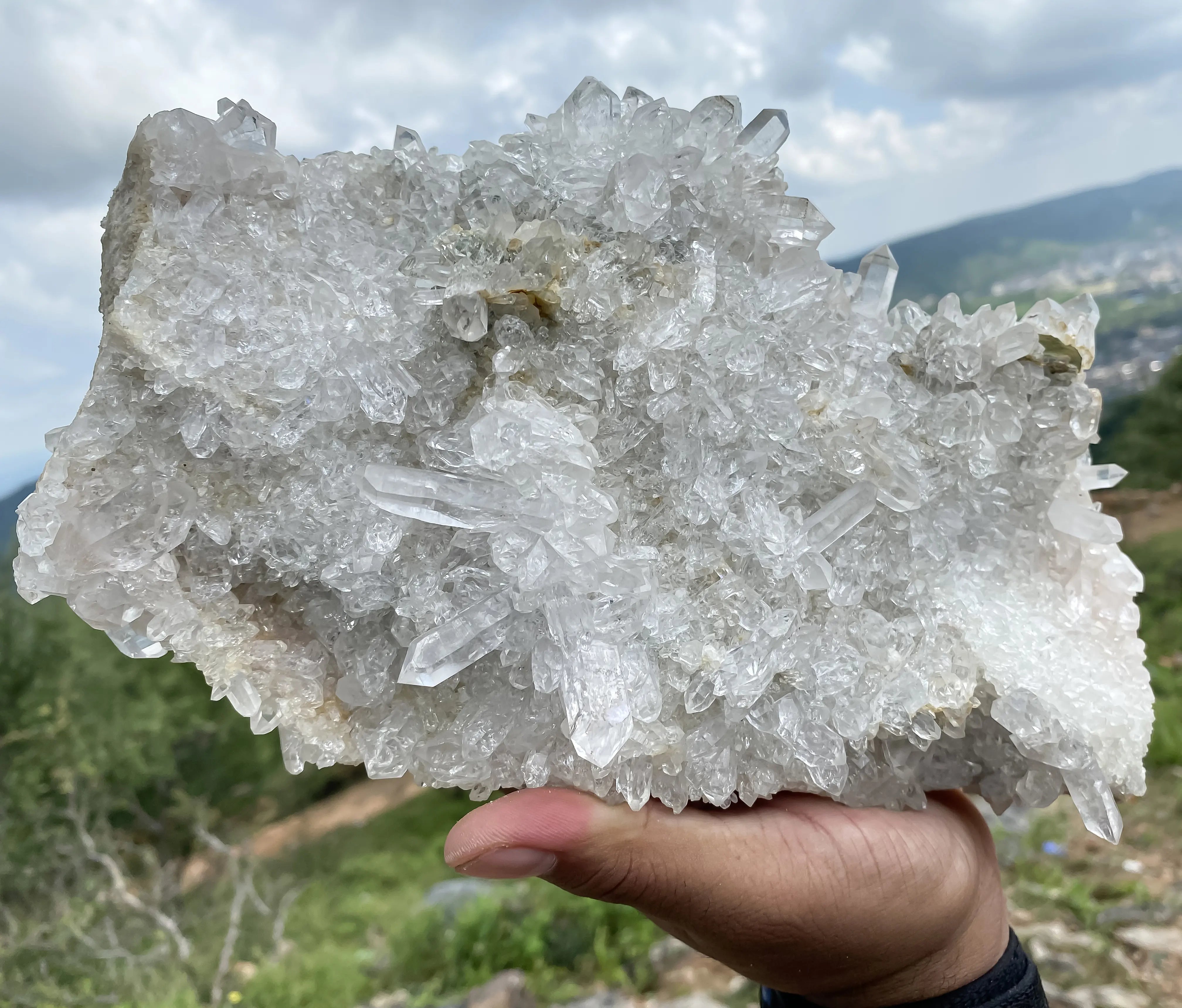 Natural Himalayan White Quartz Cluster 2550 g Raw Crystal Points