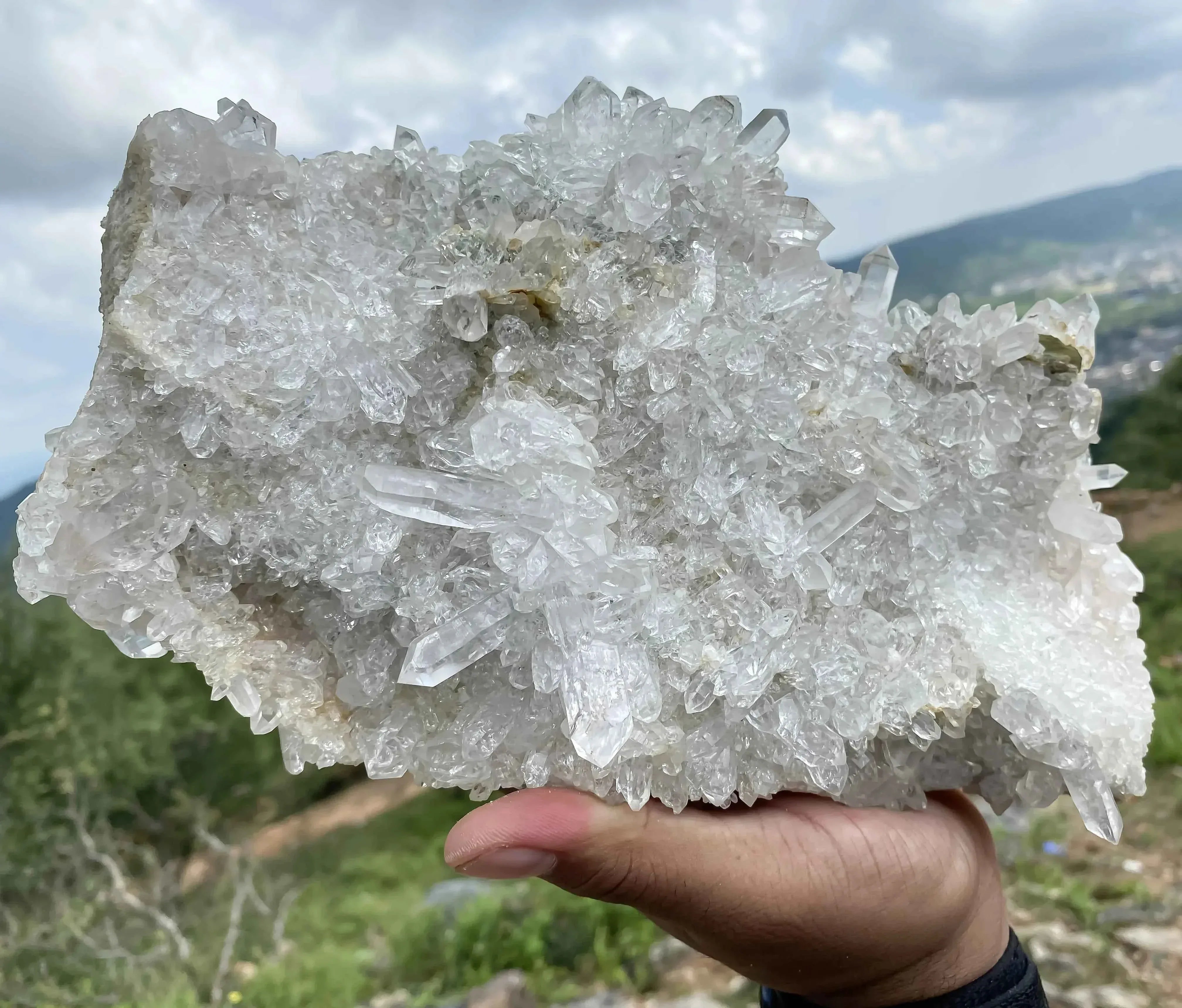 Natural Himalayan White Quartz Cluster - 2550g Raw Crystal Points for Healing and Decor Himalayan Quartz