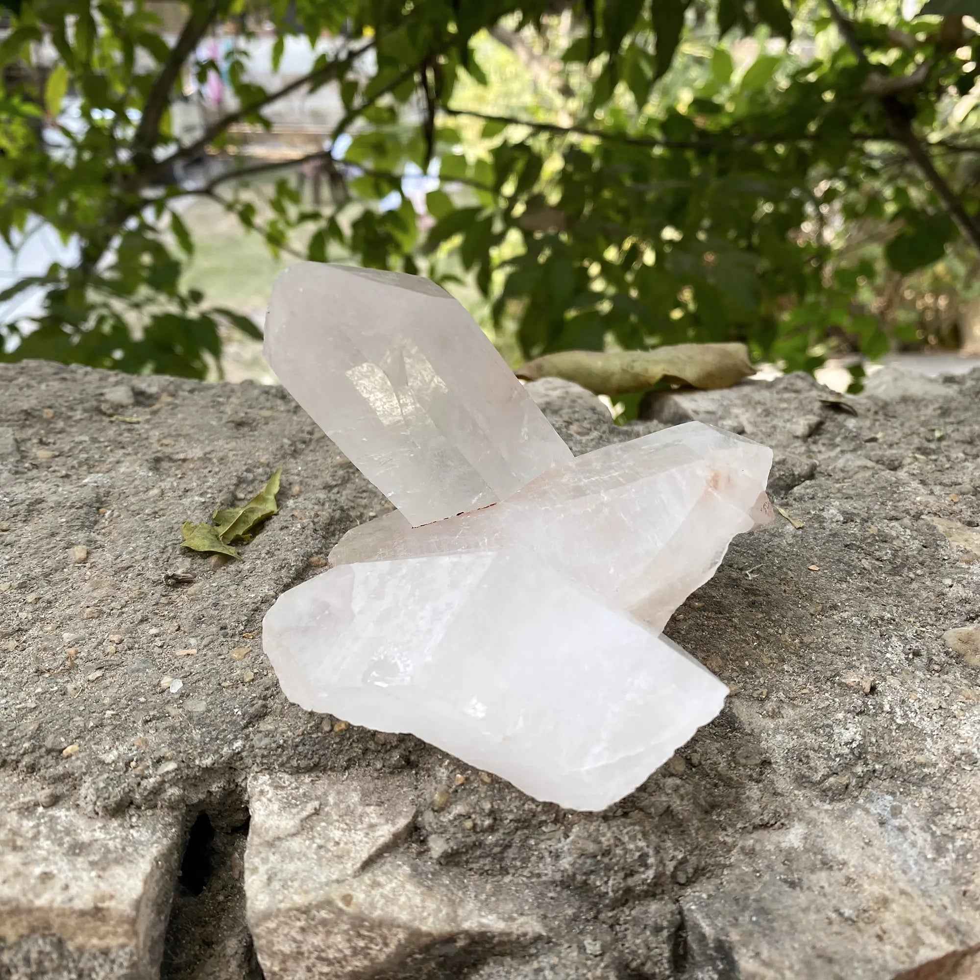 White Quartz Crystal Cluster 350g Natural Himalayan Raw Healing Stone Mineral Specimen Display Décor