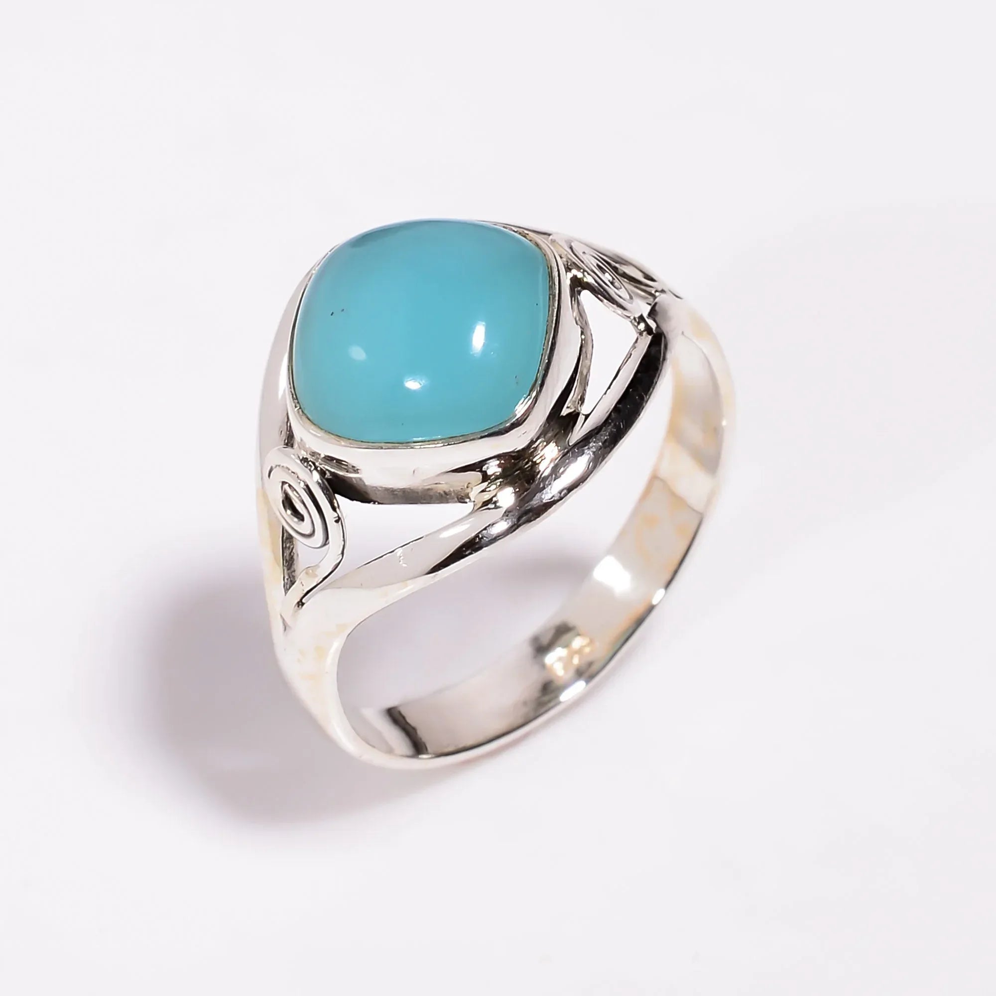 Handmade 925 Sterling Silver Chalcedony Ring: Sky Blue Gemstone