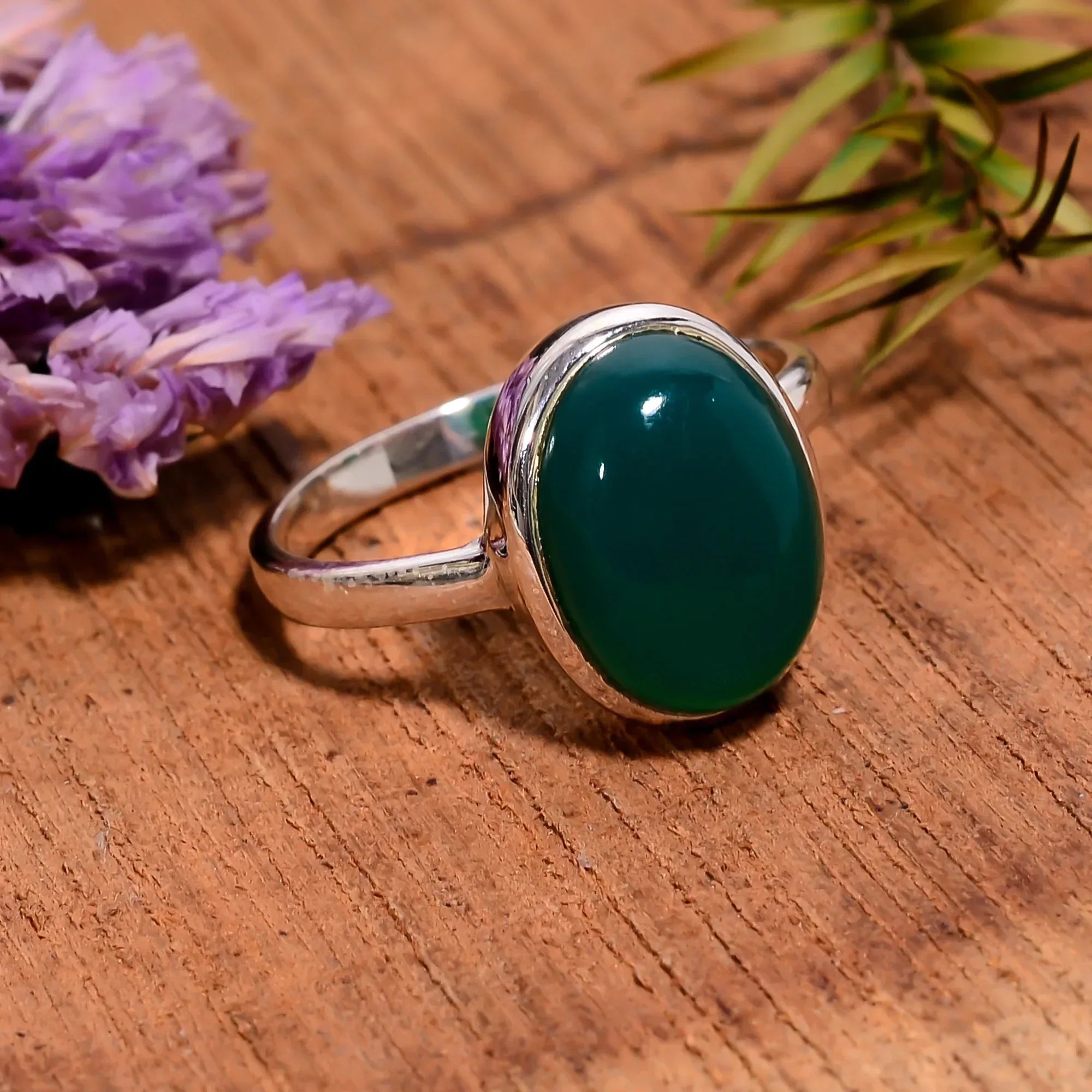 Green Onyx Ring: Oval Cabochon, 925 Sterling Silver