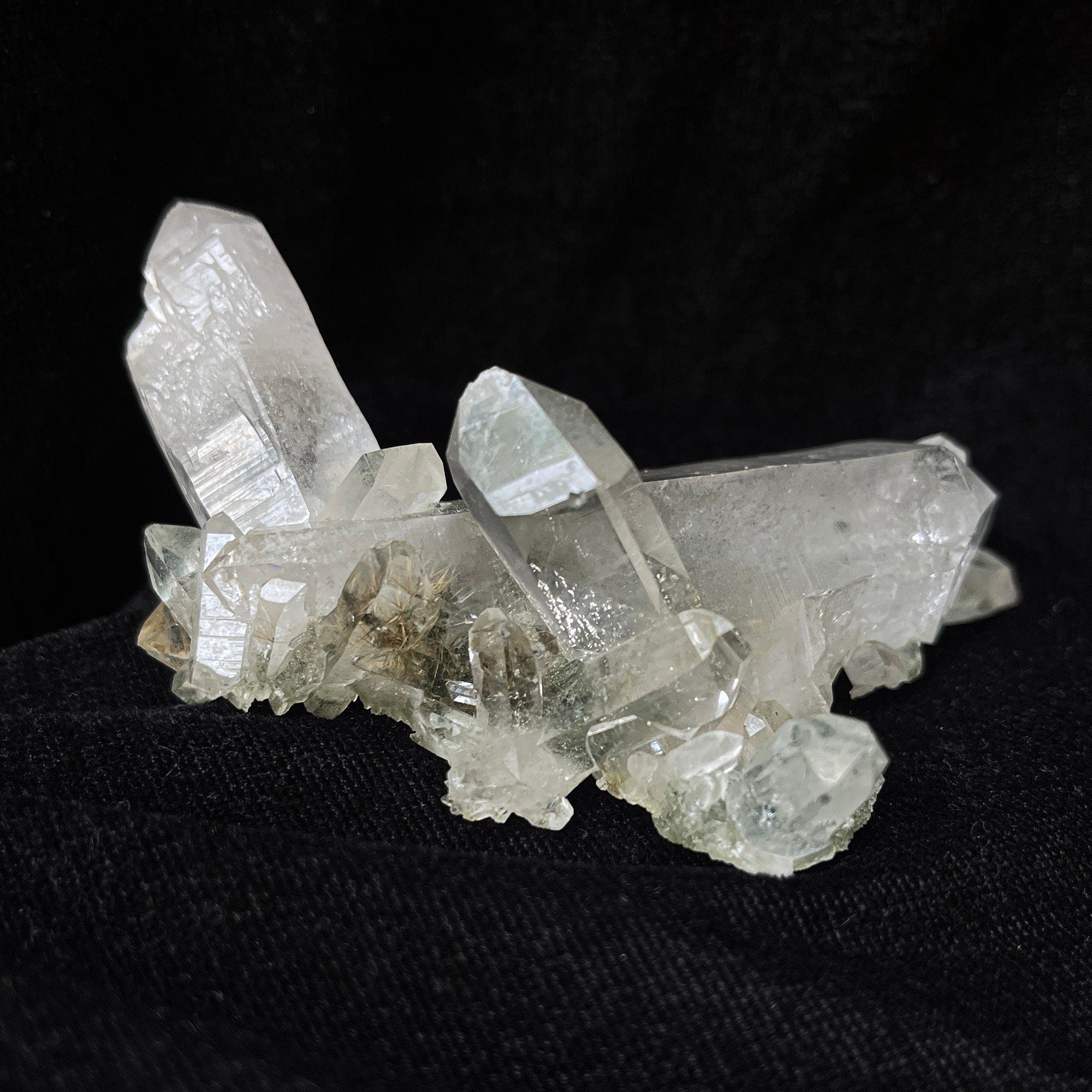 Natural Green Chlorite Quartz Crystal: Rough Specimen Mineral, Healing Decor 110gm