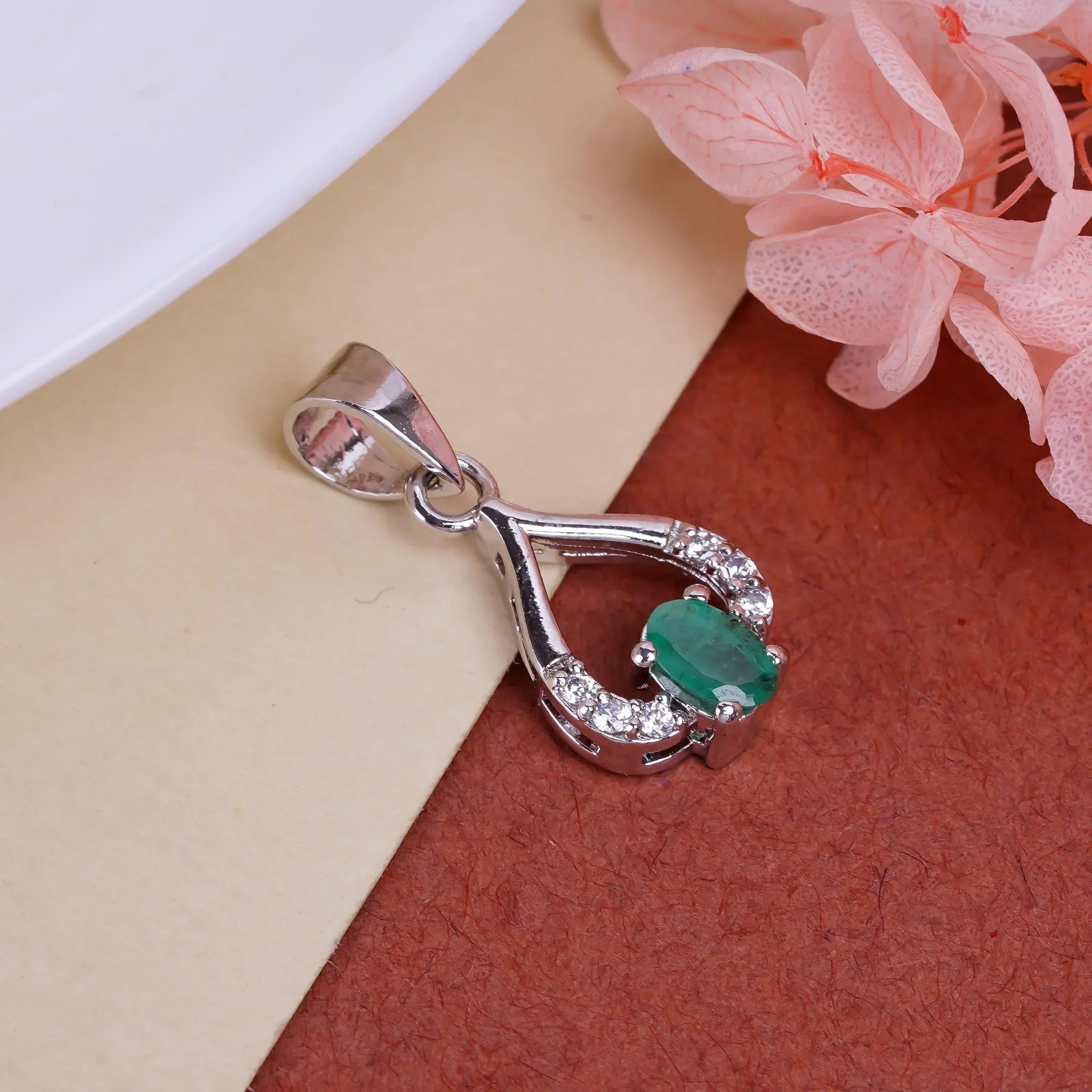 Emerald Gemstone Pendant: 925 Sterling Silver, Oval Stone (4x6mm)