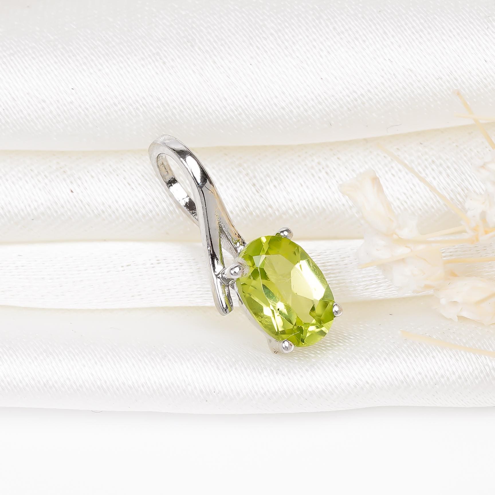 Peridot Pendant: 925 Sterling Silver & Rose Gold, Oval Gemstone