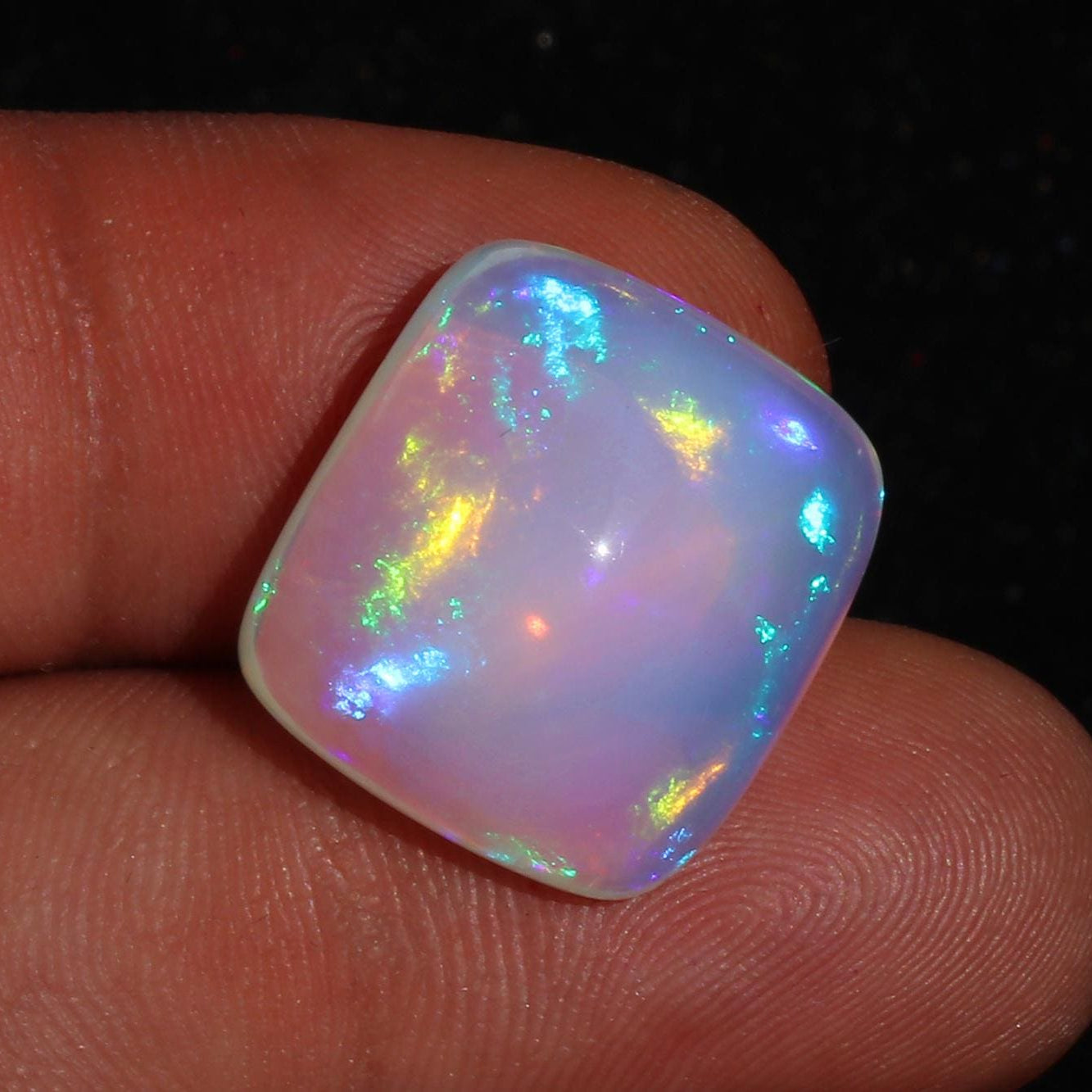 Welo Opal Cabochon: 19.10 ct Ethiopian White Fire Gemstone