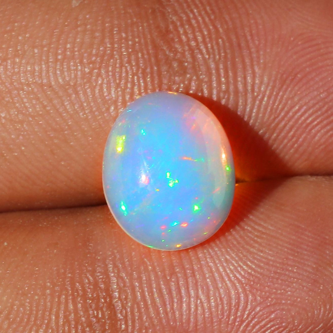 Welo Ethiopian Fire Opal Gemstone: 2.5 ct Oval Cabochon for Jewelry