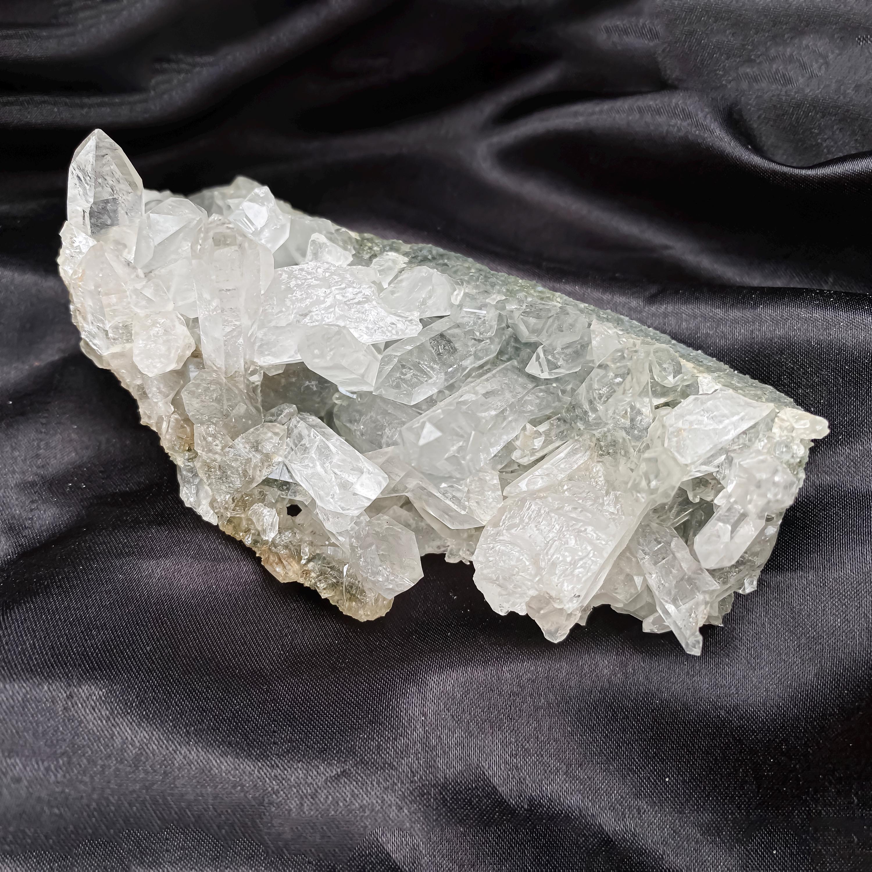 Himalayan Green Chlorite Quartz Cluster: Raw Crystal Point, Meditation Stone 300gm