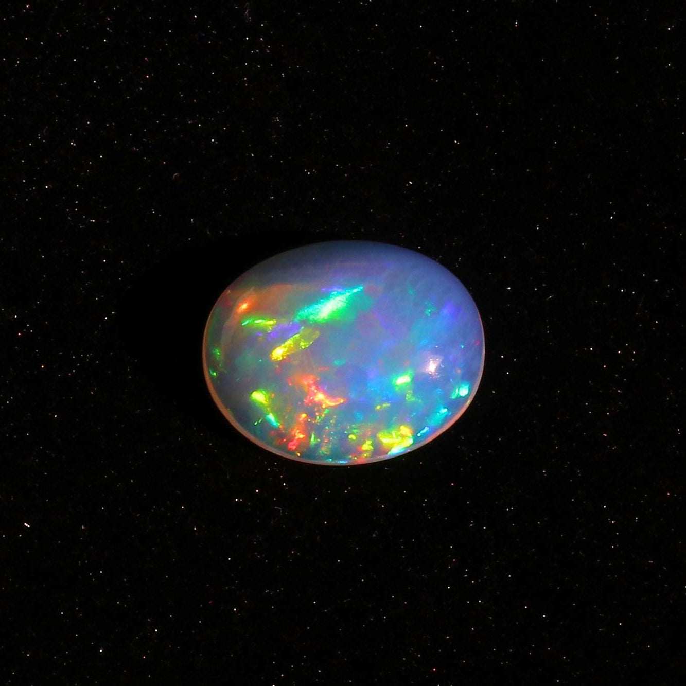 Ethiopian Opal Gemstone: 7.25 Cts Oval Cabochon for Jewelry