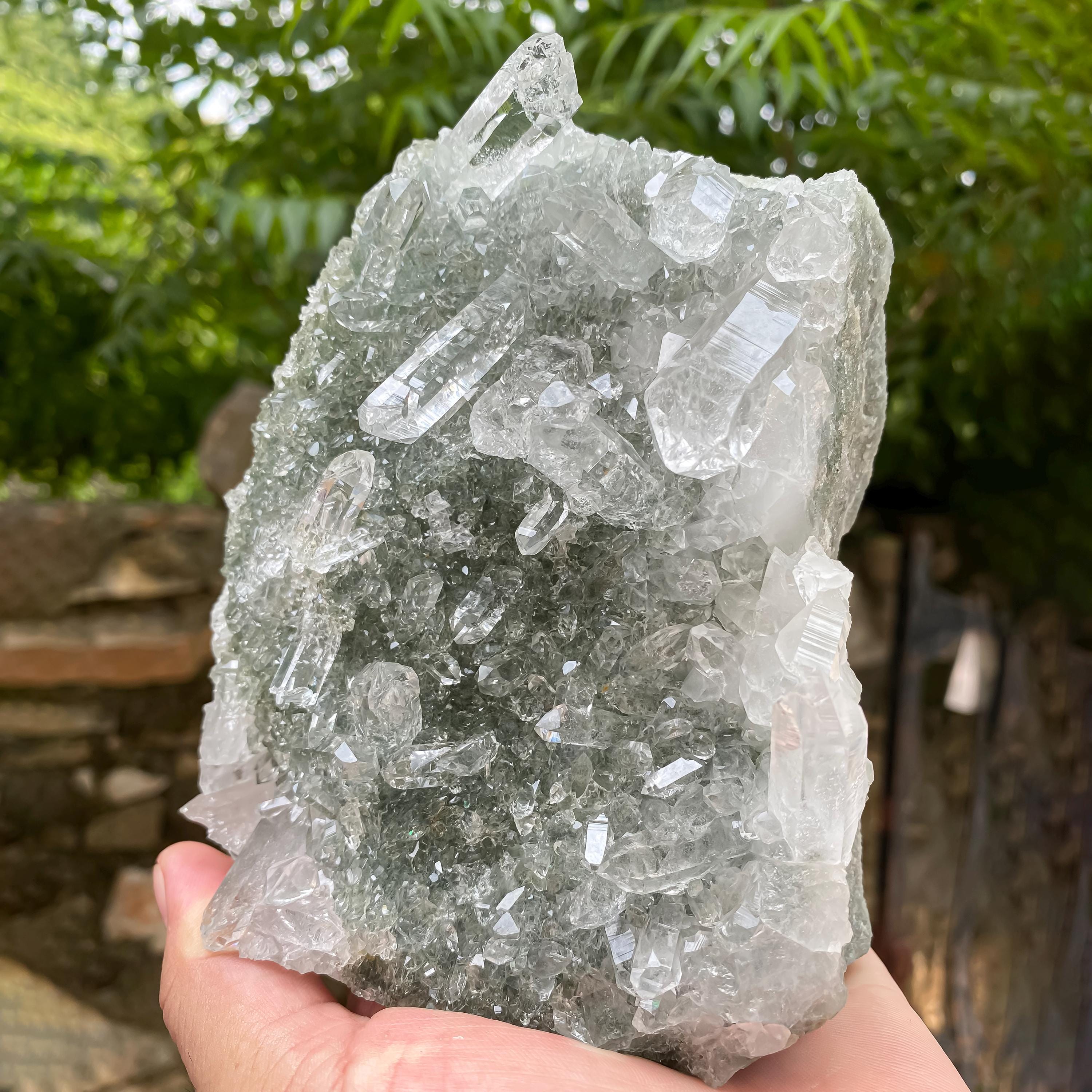 Himalayan Green Chlorite Quartz Owl Carving: Healing Crystal Decor 1.240kg