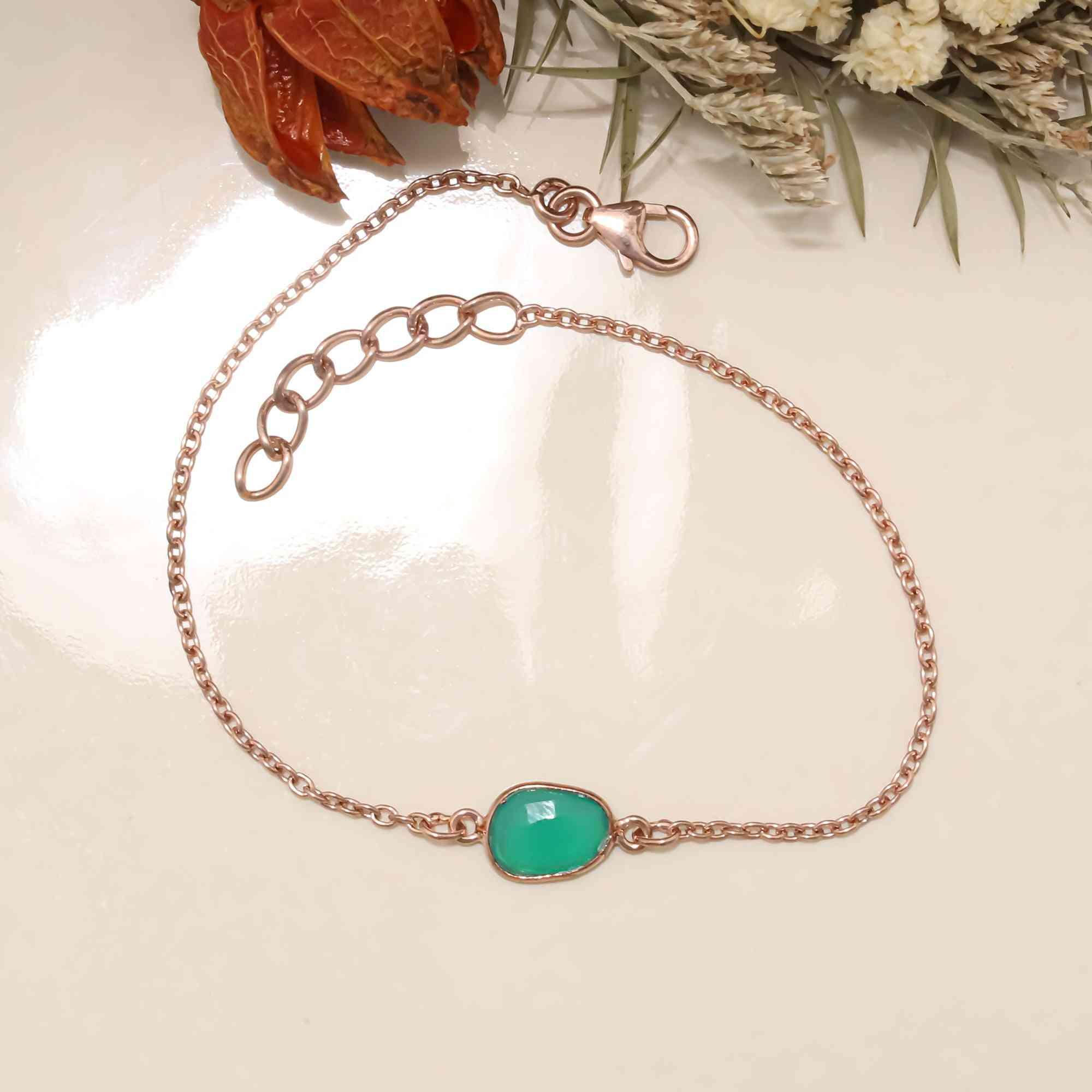 Green onyx rose-cut gemstone bracelet in 925 sterling silver with natural gemstones from Himalya Quartz.