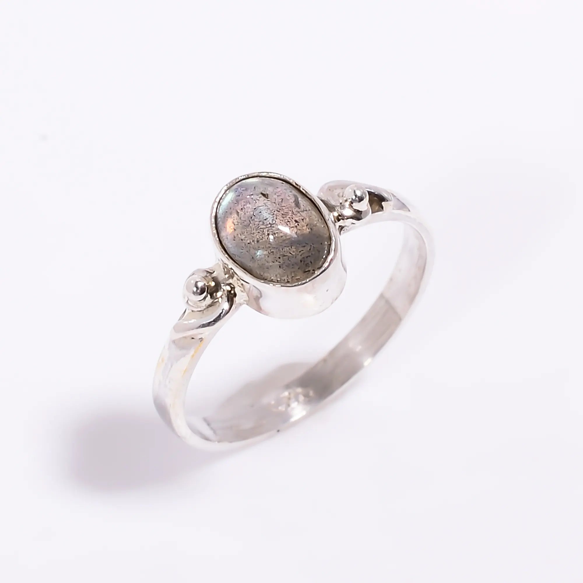 Minimalist Silver Gemstone Ring – Labradorite Ring 5x7mm Oval 925 Silver Ring