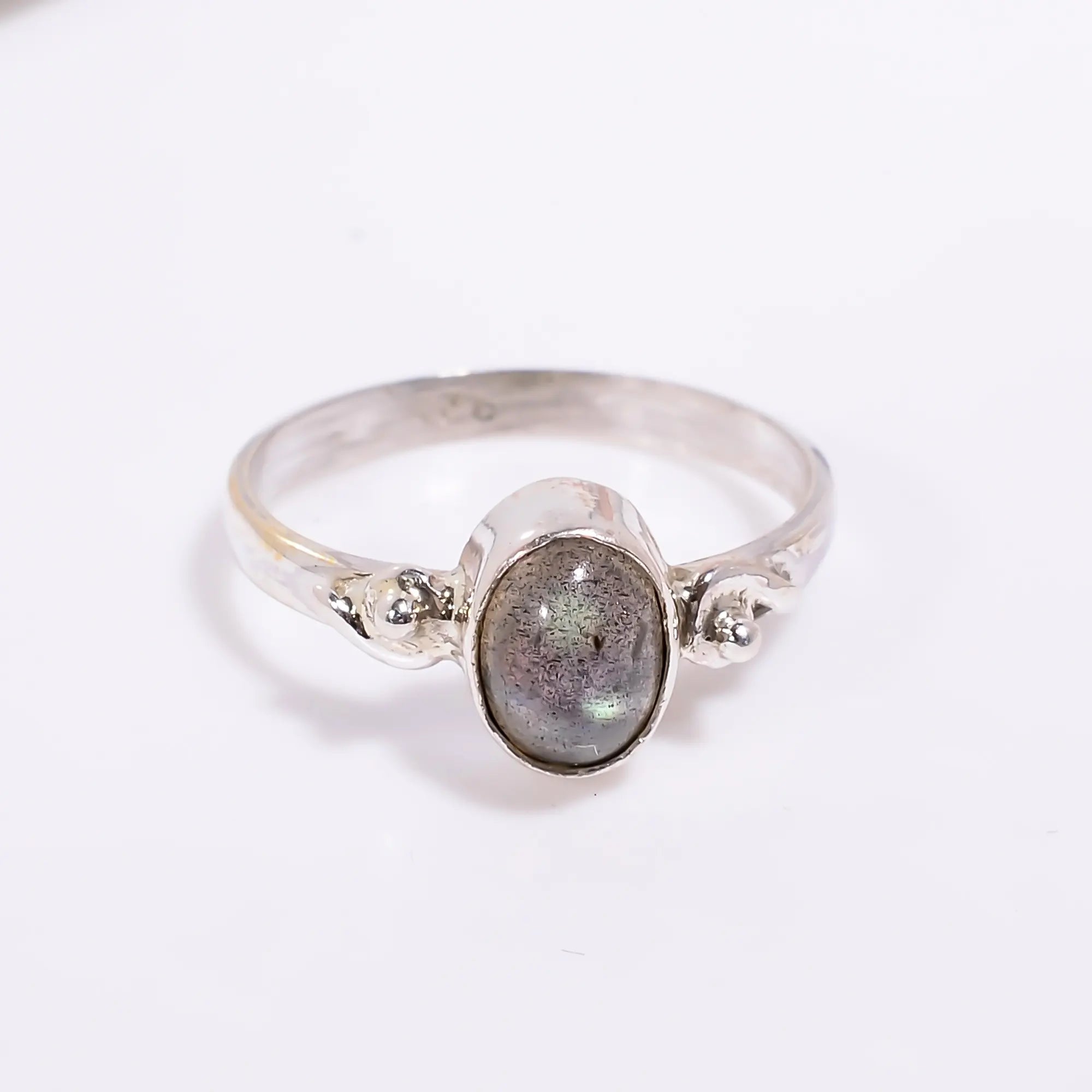 Minimalist Silver Gemstone Ring – Labradorite Ring 5x7mm Oval 925 Silver Ring