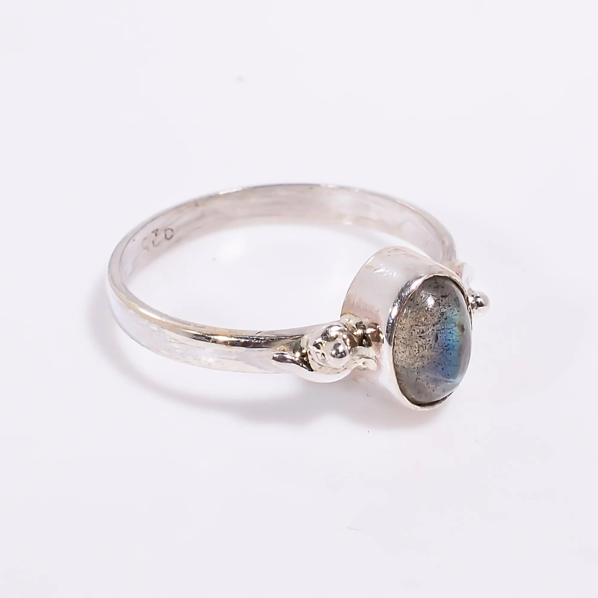 Minimalist Silver Gemstone Ring – Labradorite Ring 5x7mm Oval 925 Silver Ring