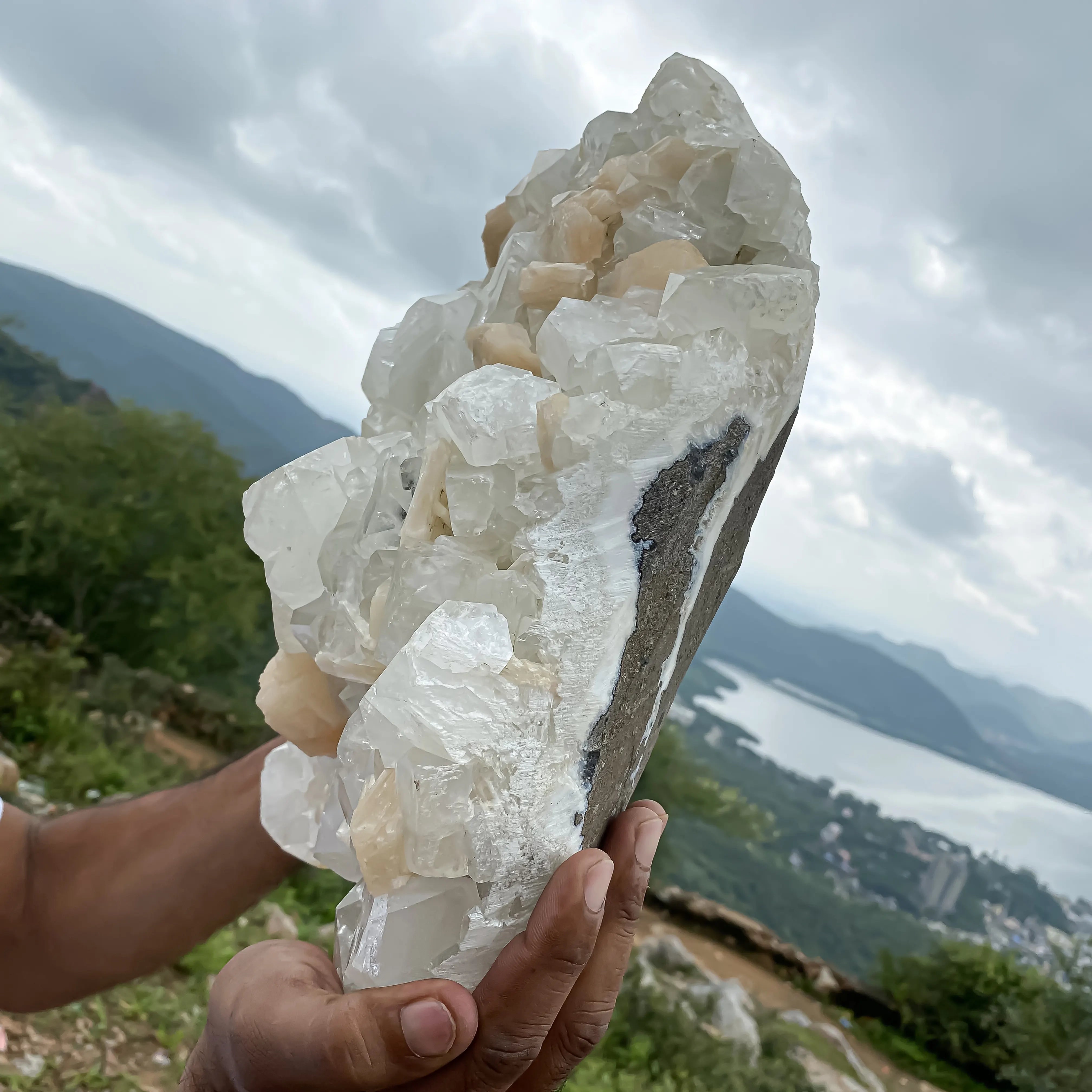 Stillbite Apophyllite  — A stunning fusion of Quartz, Stillbite, and Apophyllite 15.2kg