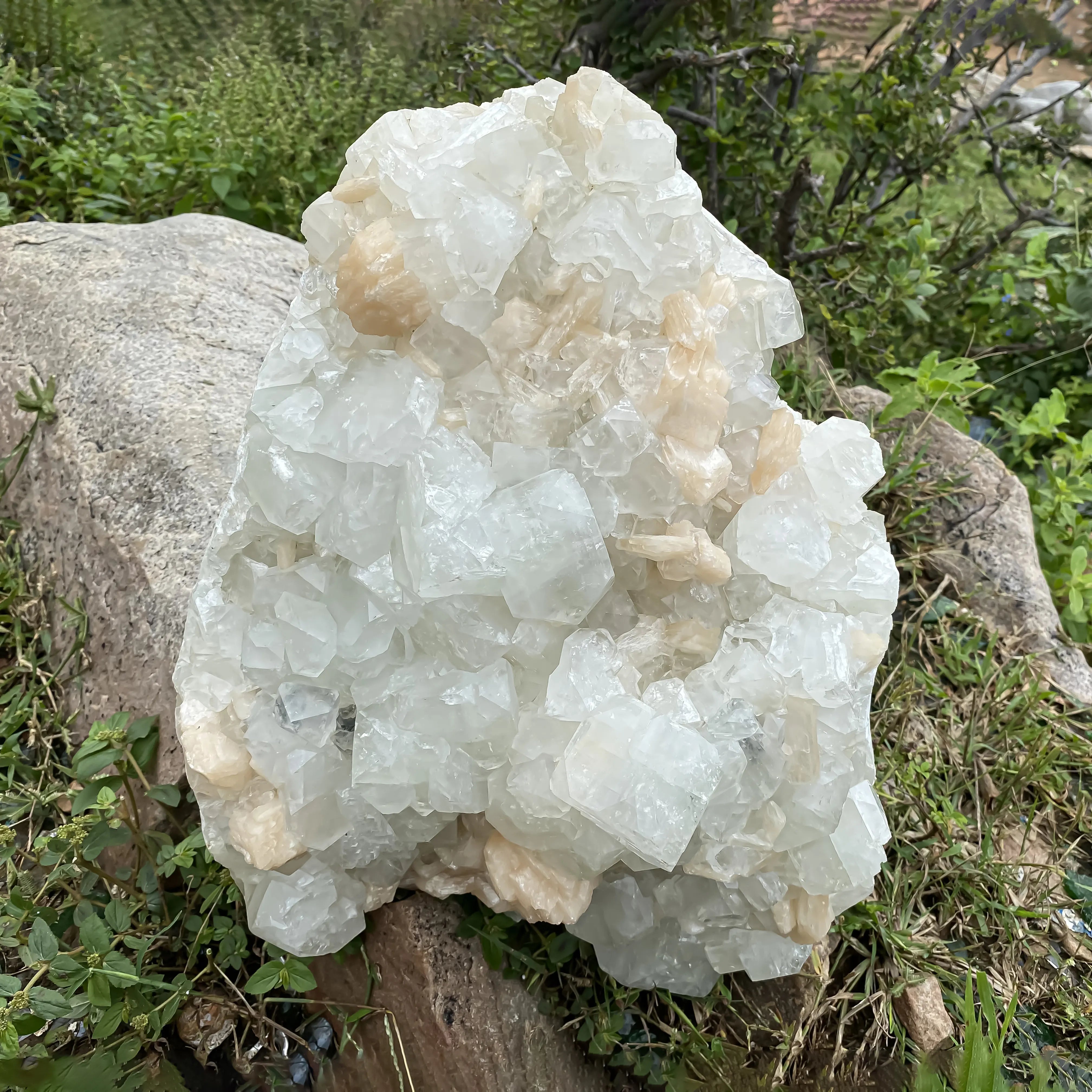 Stillbite Apophyllite  — A stunning fusion of Quartz, Stillbite, and Apophyllite 15.2kg