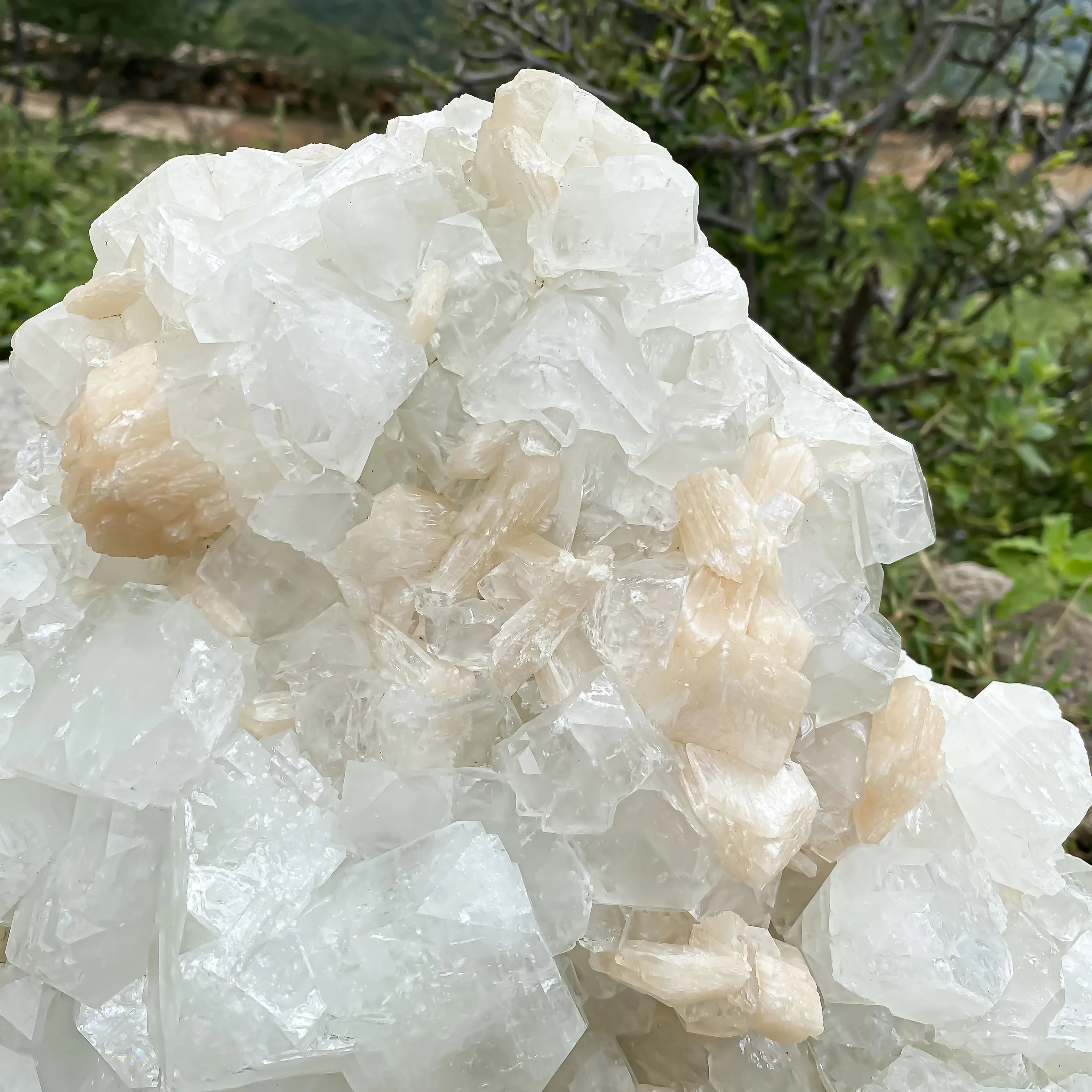 Stillbite Apophyllite  — A stunning fusion of Quartz, Stillbite, and Apophyllite 15.2kg