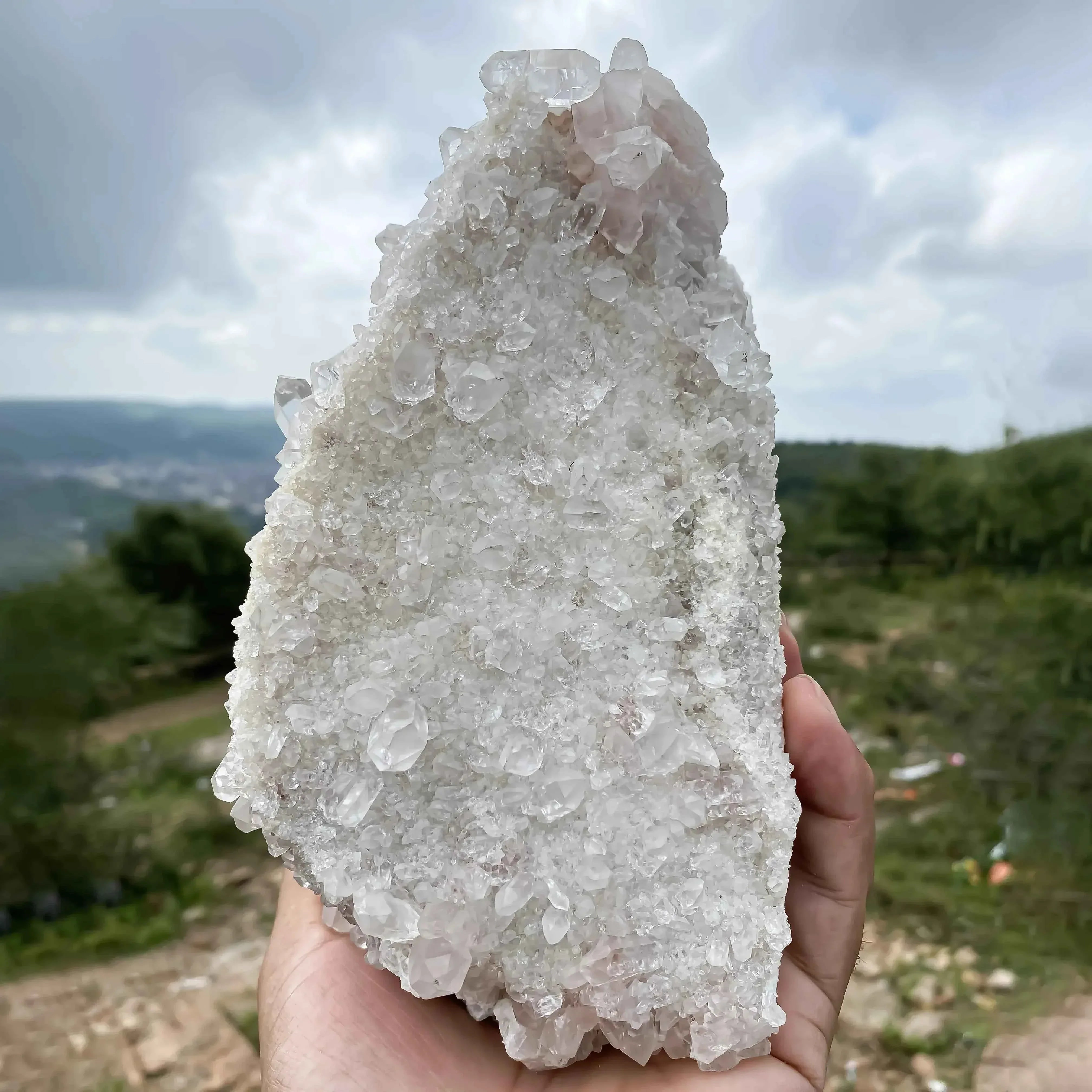 Himalayan White Quartz Cluster 1970g Natural Healing Crystal Stone for Energy and Balance Himalayan Quartz