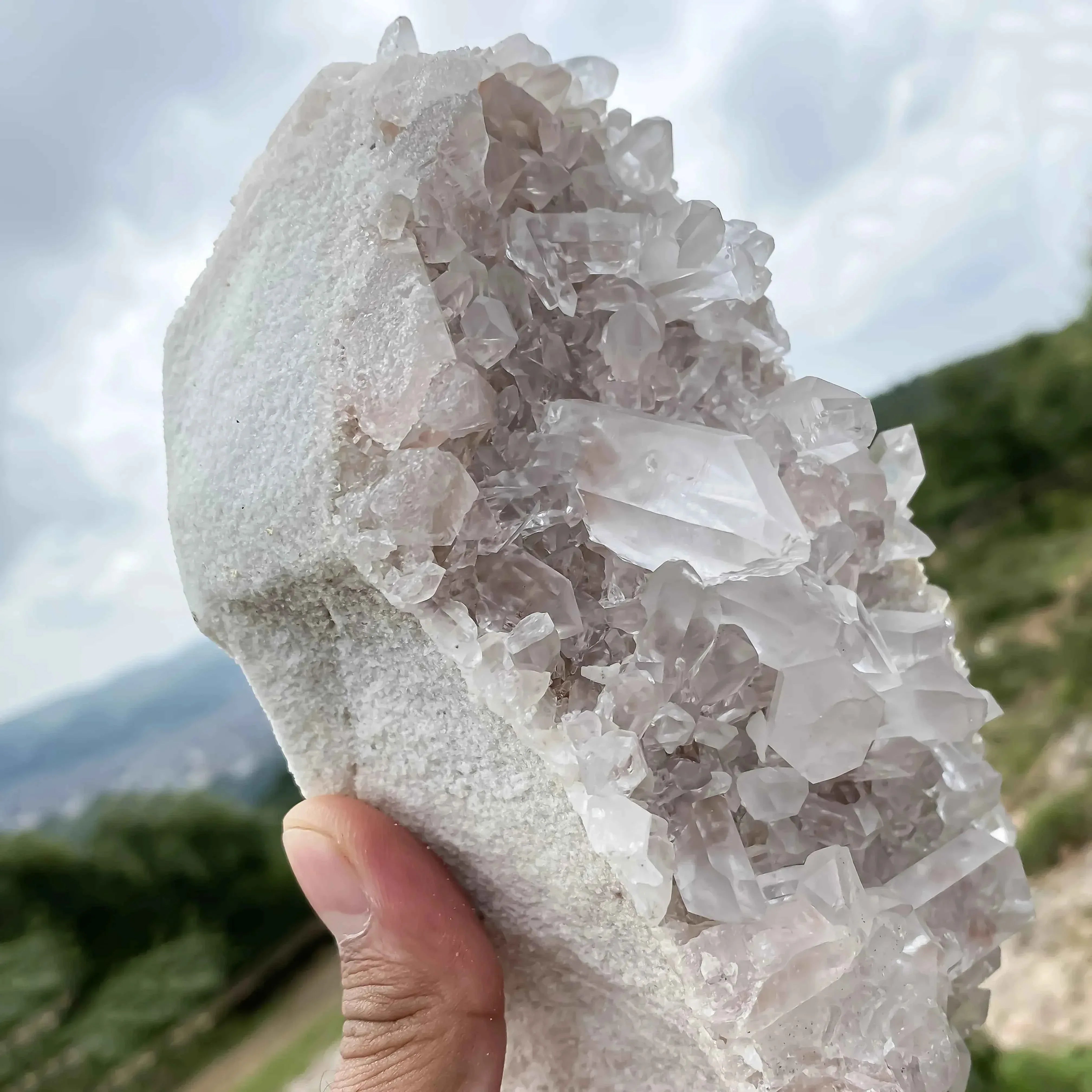 Himalayan White Quartz Cluster 1970g Natural Healing Crystal Stone for Energy and Balance Himalayan Quartz
