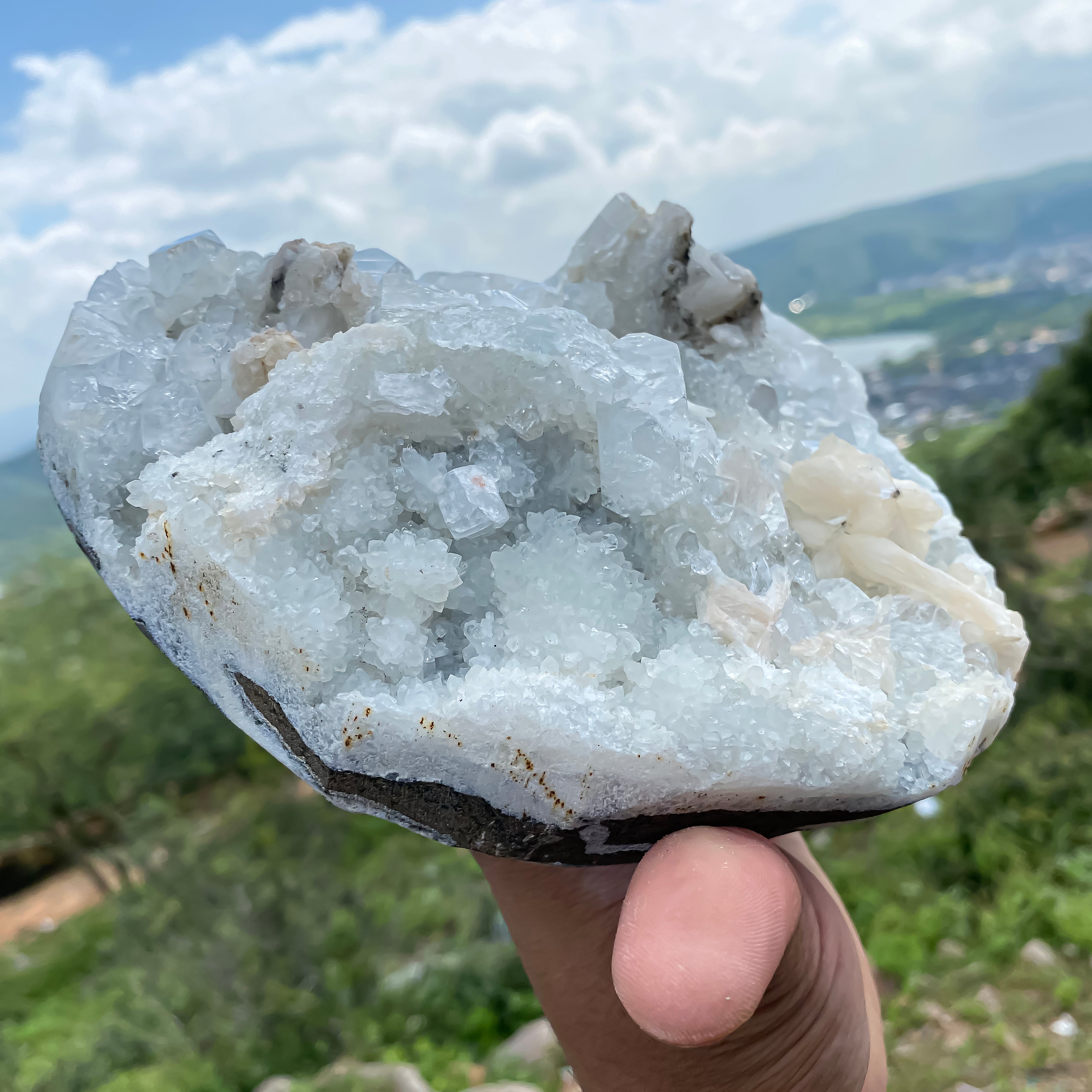 Natural White Apophyllite 2770gm