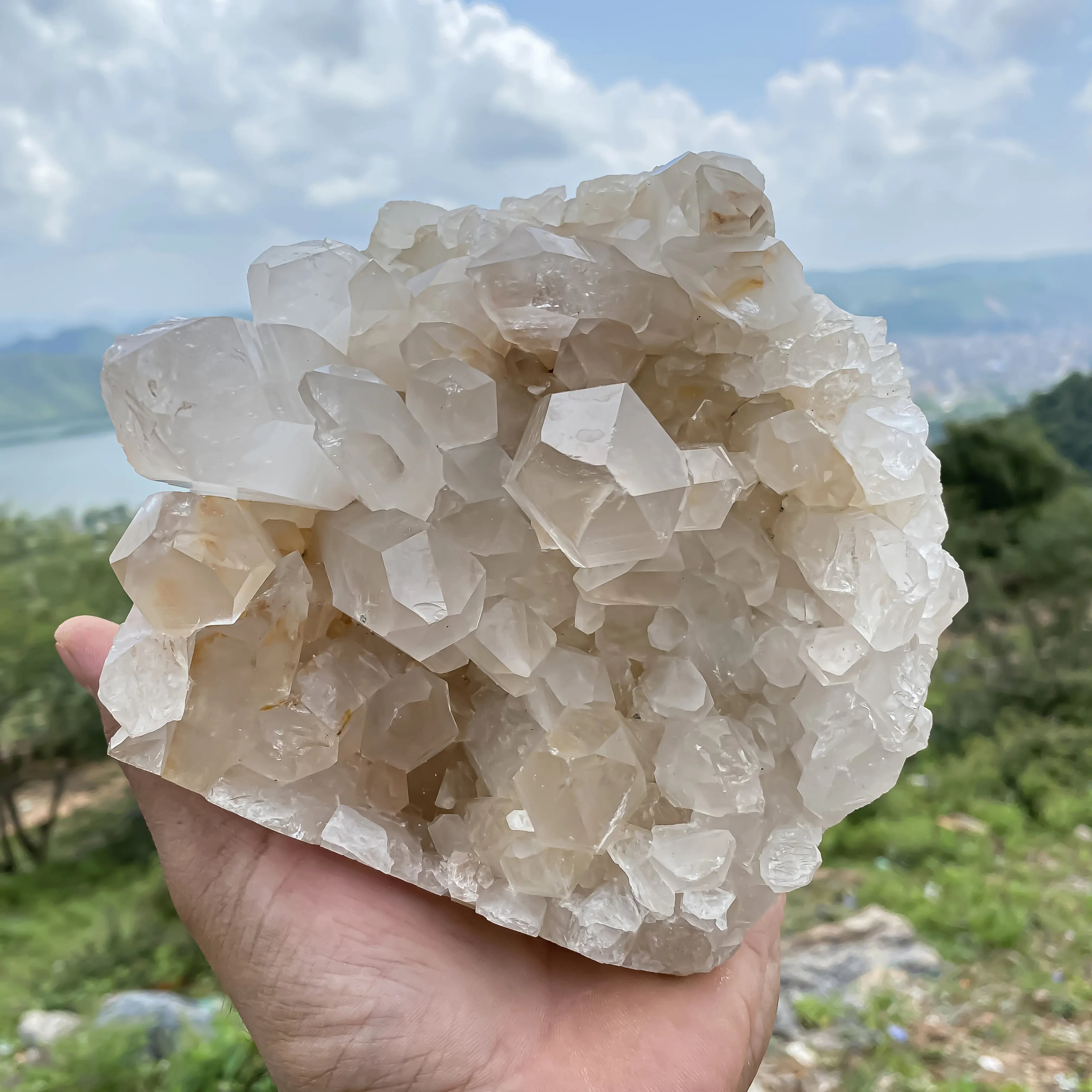 Natural Himalayan Pink Quartz Cluster – 1460 g Raw Crystal Points