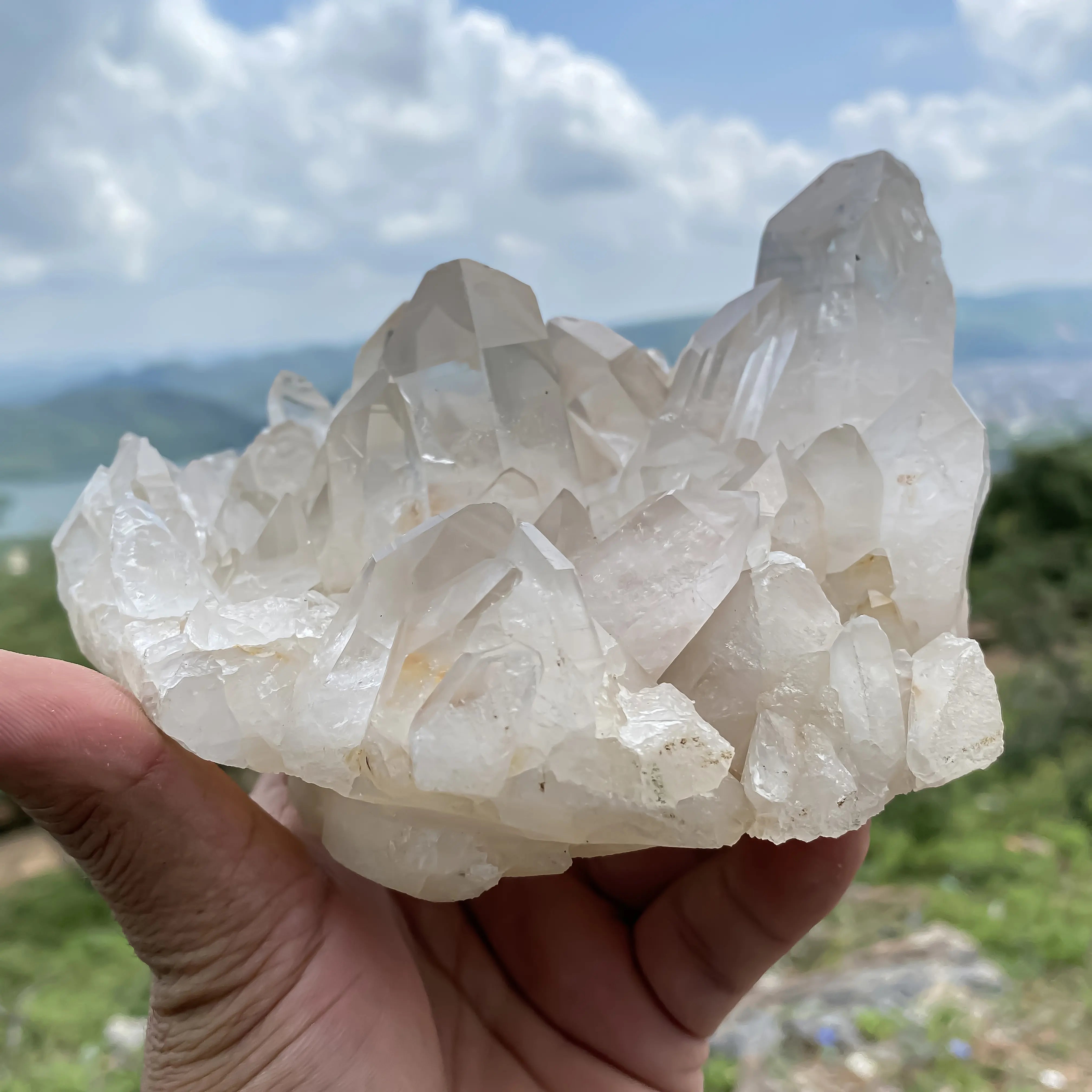 Natural Himalayan Pink Quartz Cluster – 1460 g Raw Crystal Points