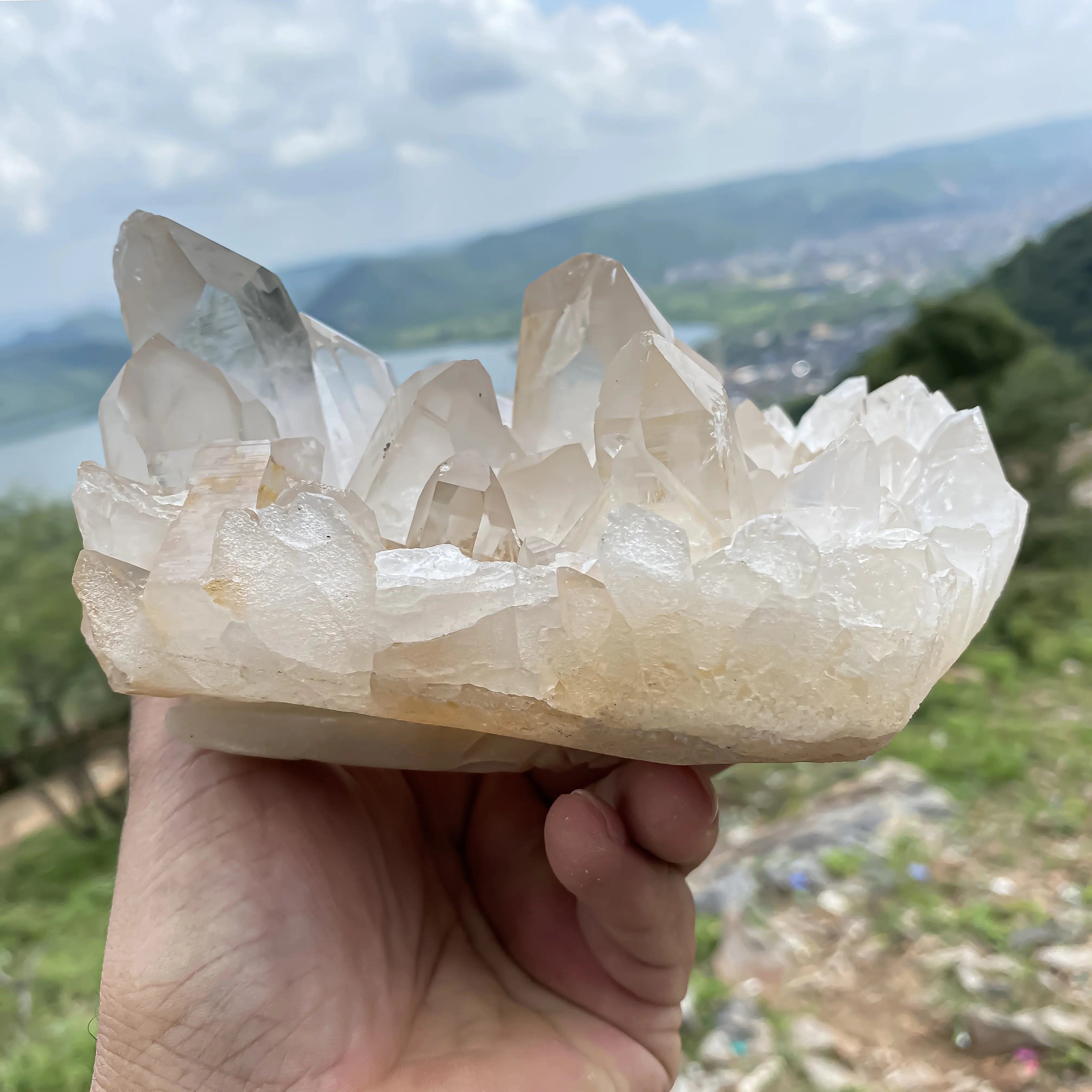 Natural Himalayan Pink Quartz Cluster – 1460 g Raw Crystal Points