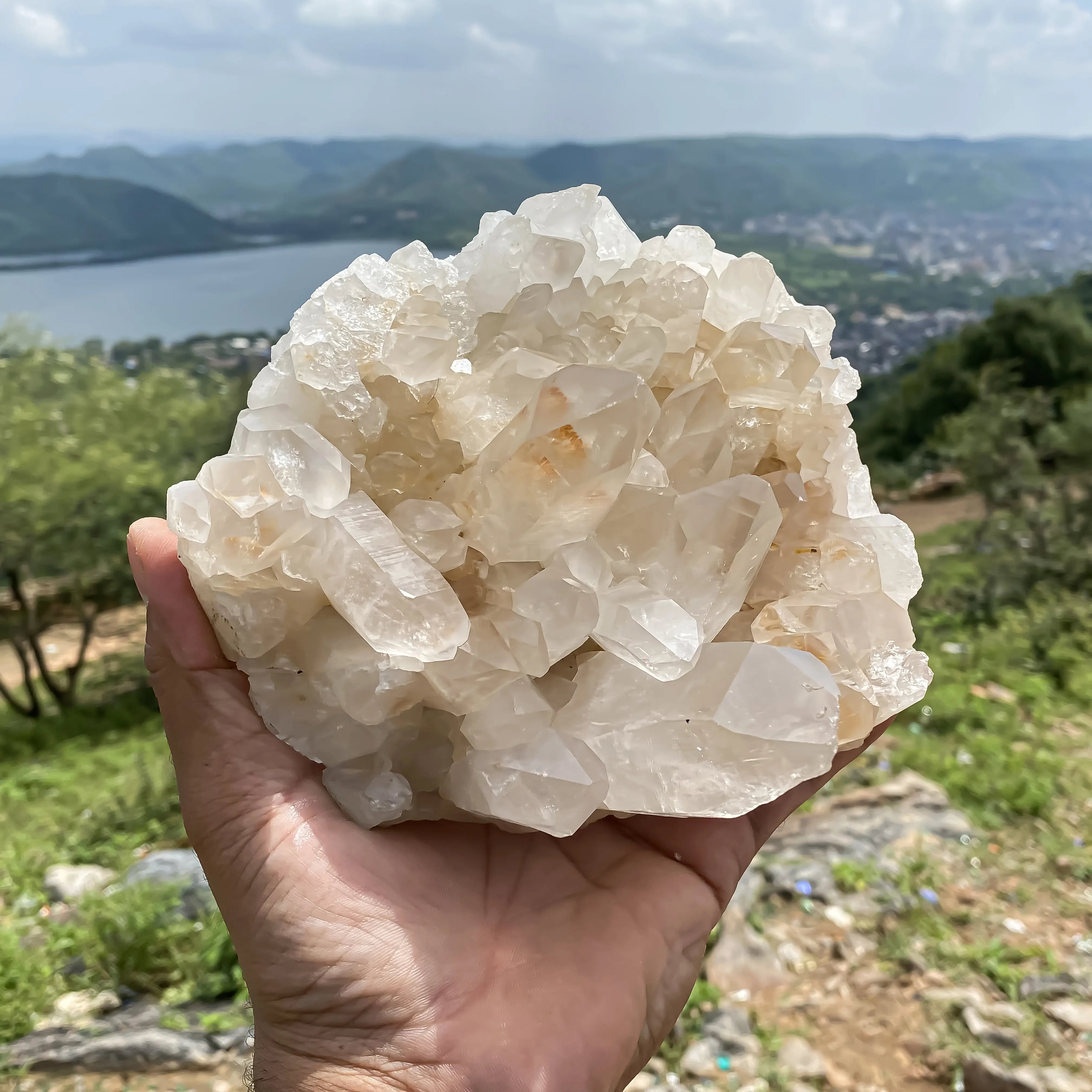 Natural Himalayan Pink Quartz Cluster – 1460 g Raw Crystal Points