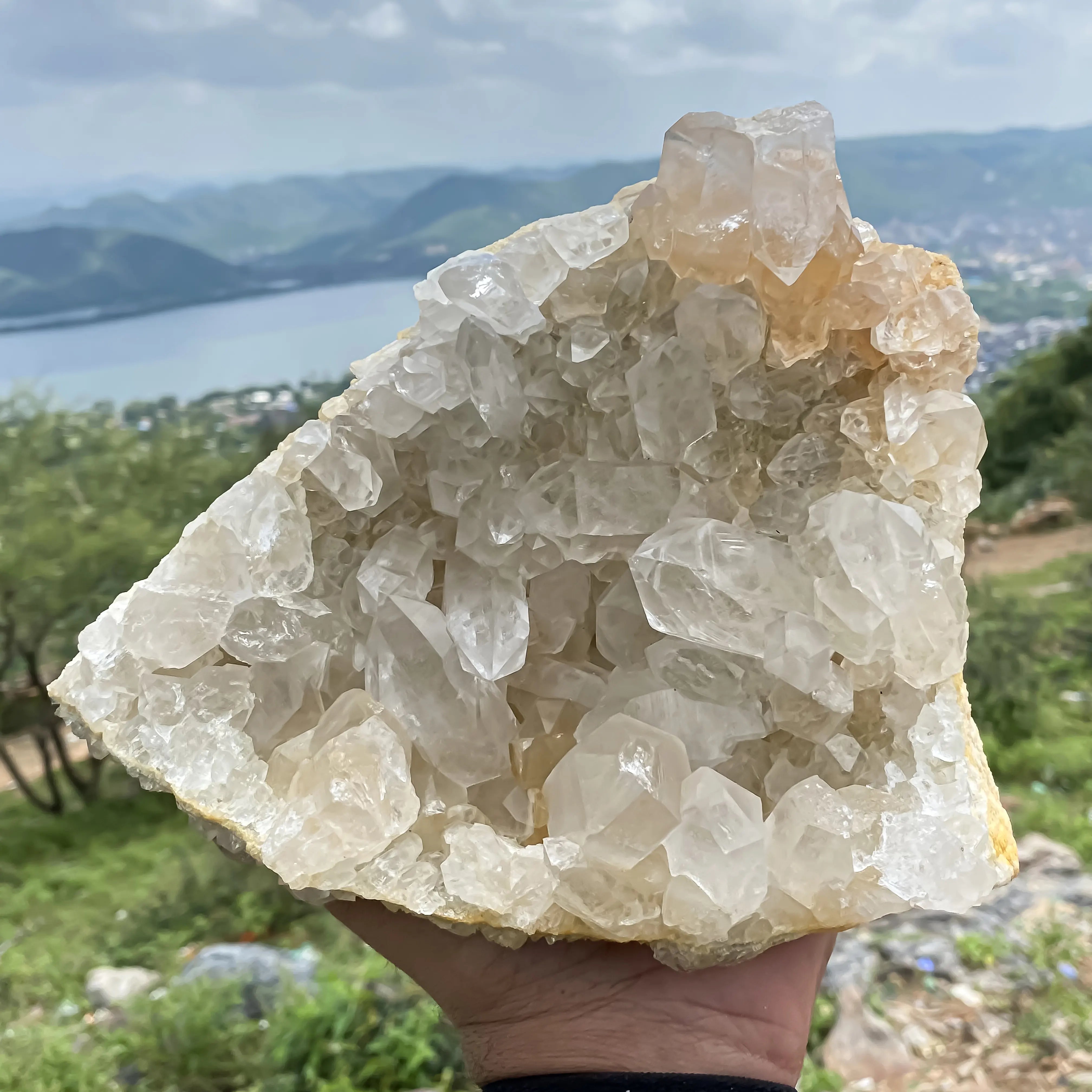 Natural Himalayan White Quartz Cluster  2700 g  Raw Crystal Points