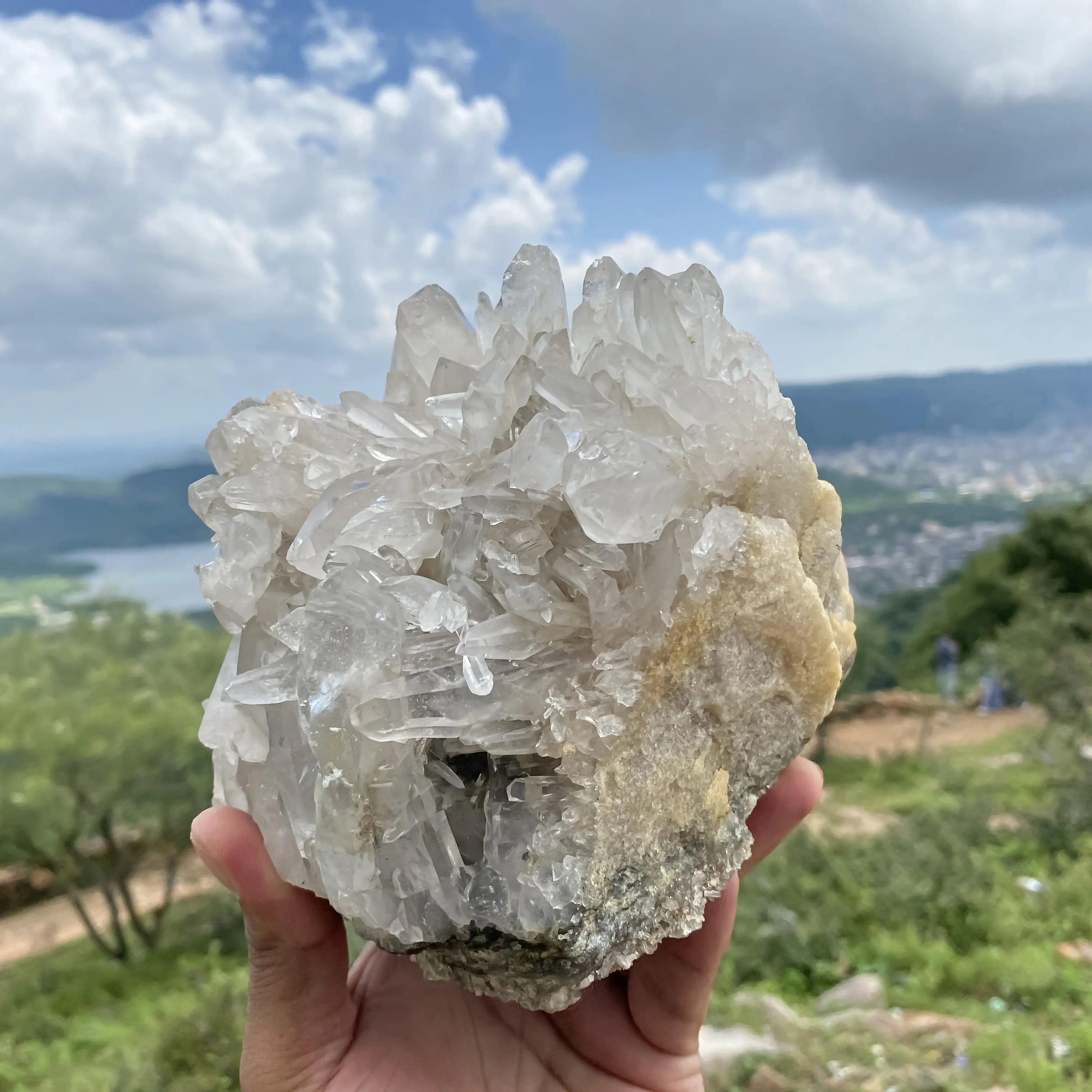Pure Himalayan White Quartz Cluster for Healing  3300 g