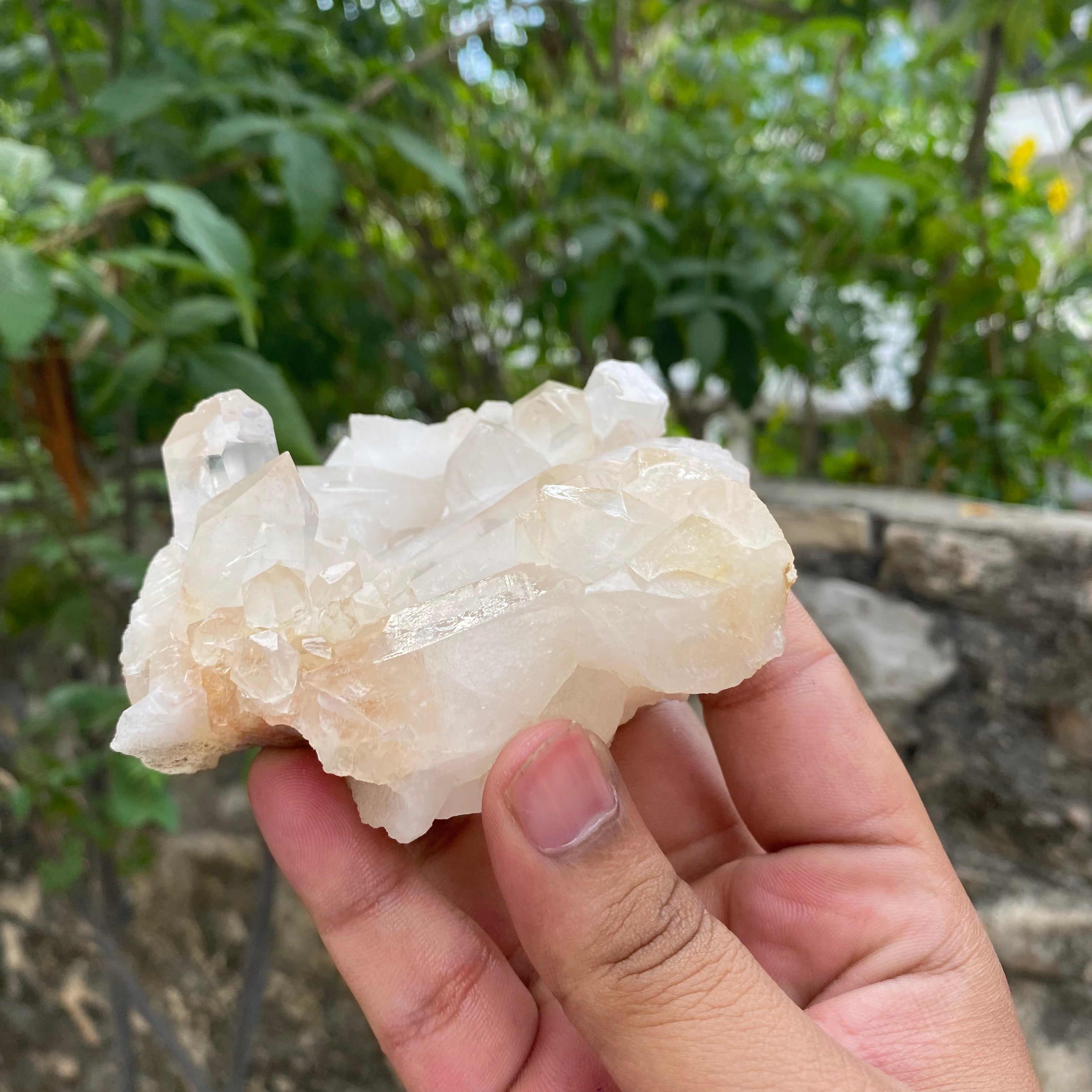 White Quartz Crystal Cluster 380g Natural Himalayan Raw Healing Stone Mineral Specimen Display Décor
