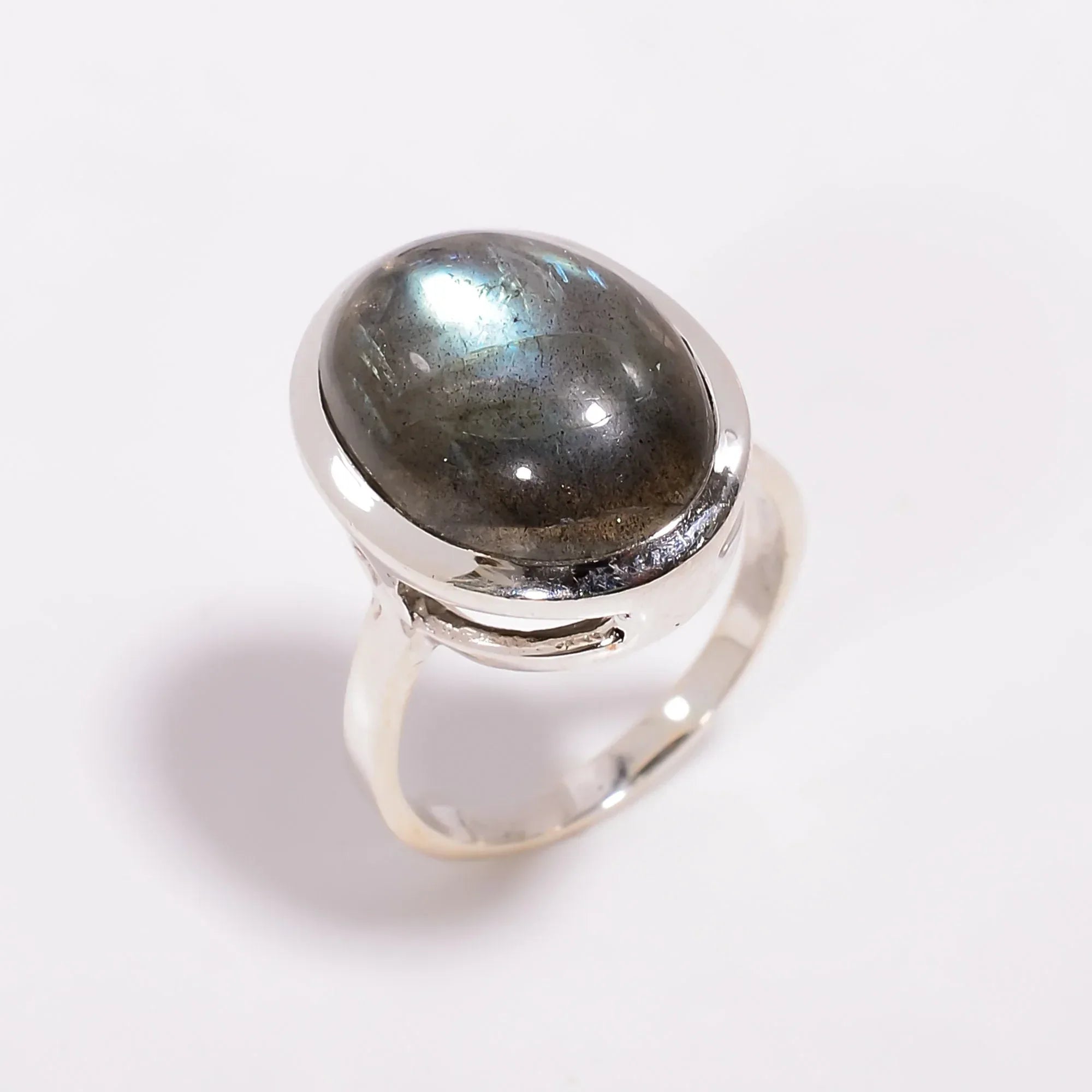 Handmade Labradorite 925 Sterling Silver Ring: Oval Gemstone