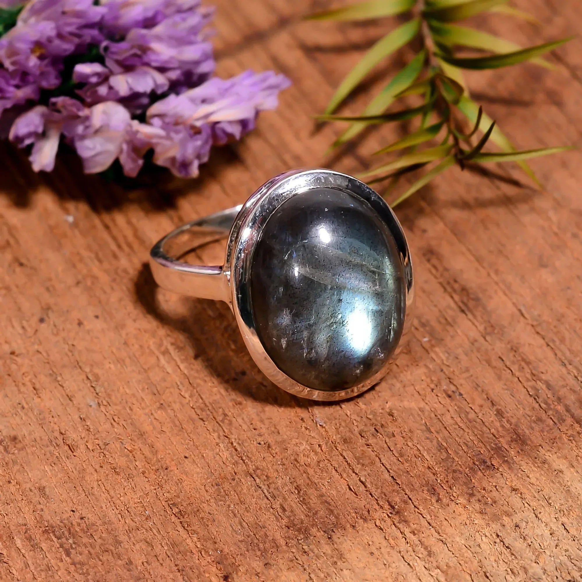 Handmade Labradorite 925 Sterling Silver Ring: Oval Gemstone
