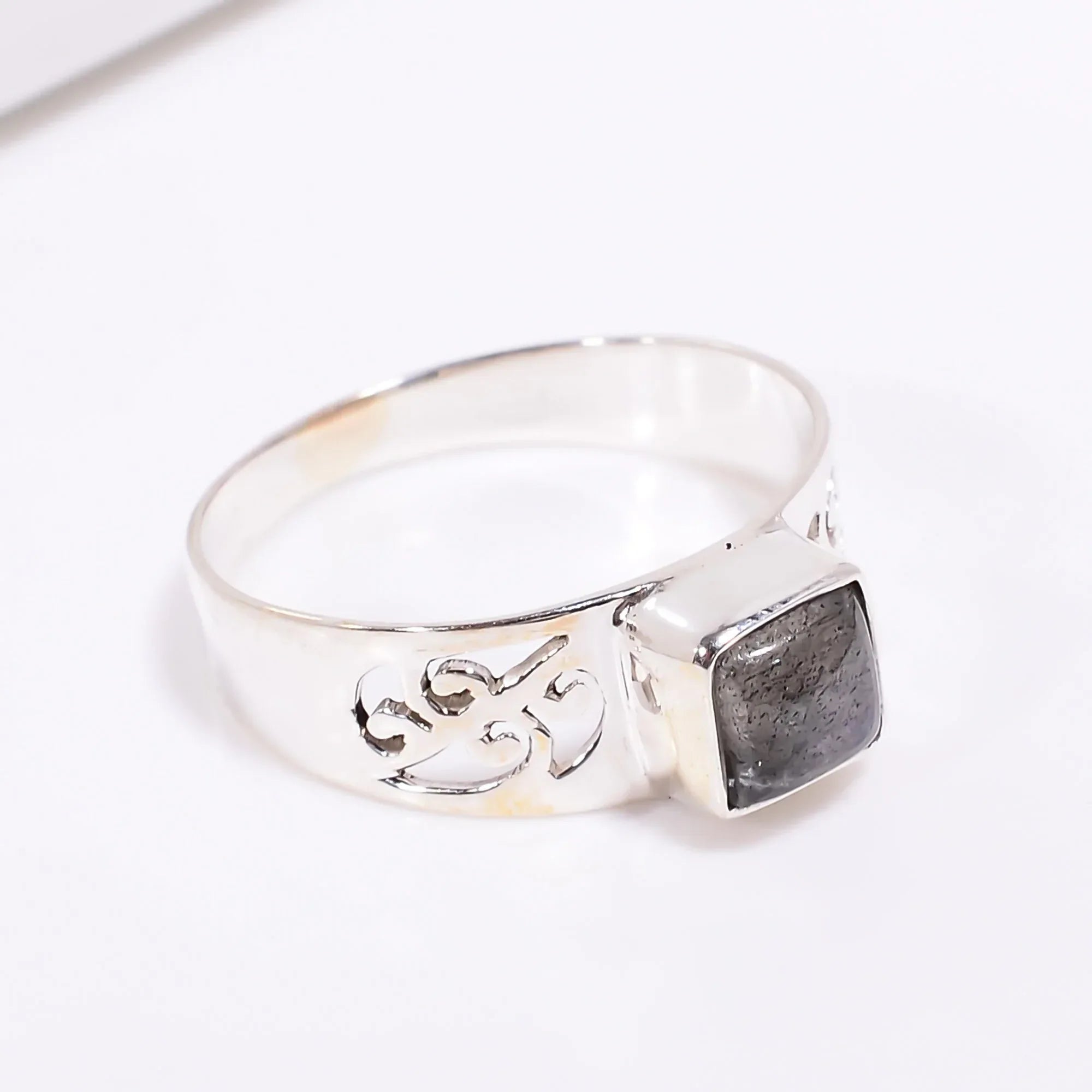 Handmade Labradorite Silver Ring with Adjustable Band - Natural Gemstone Elegance