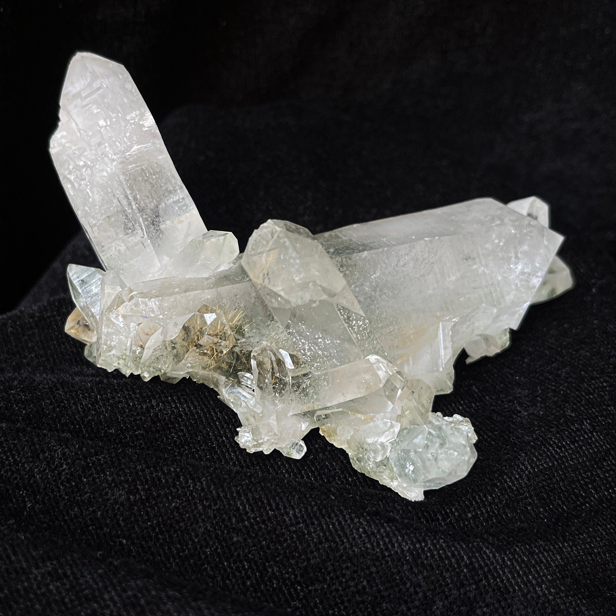 Natural Green Chlorite Quartz Crystal: Rough Specimen Mineral, Healing Decor 110gm