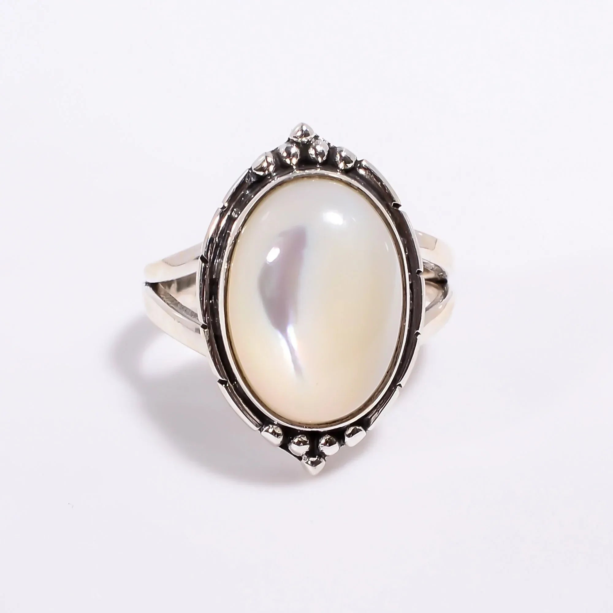 925 Sterling Silver Mother of Pearl Ring: Oval Cabochon