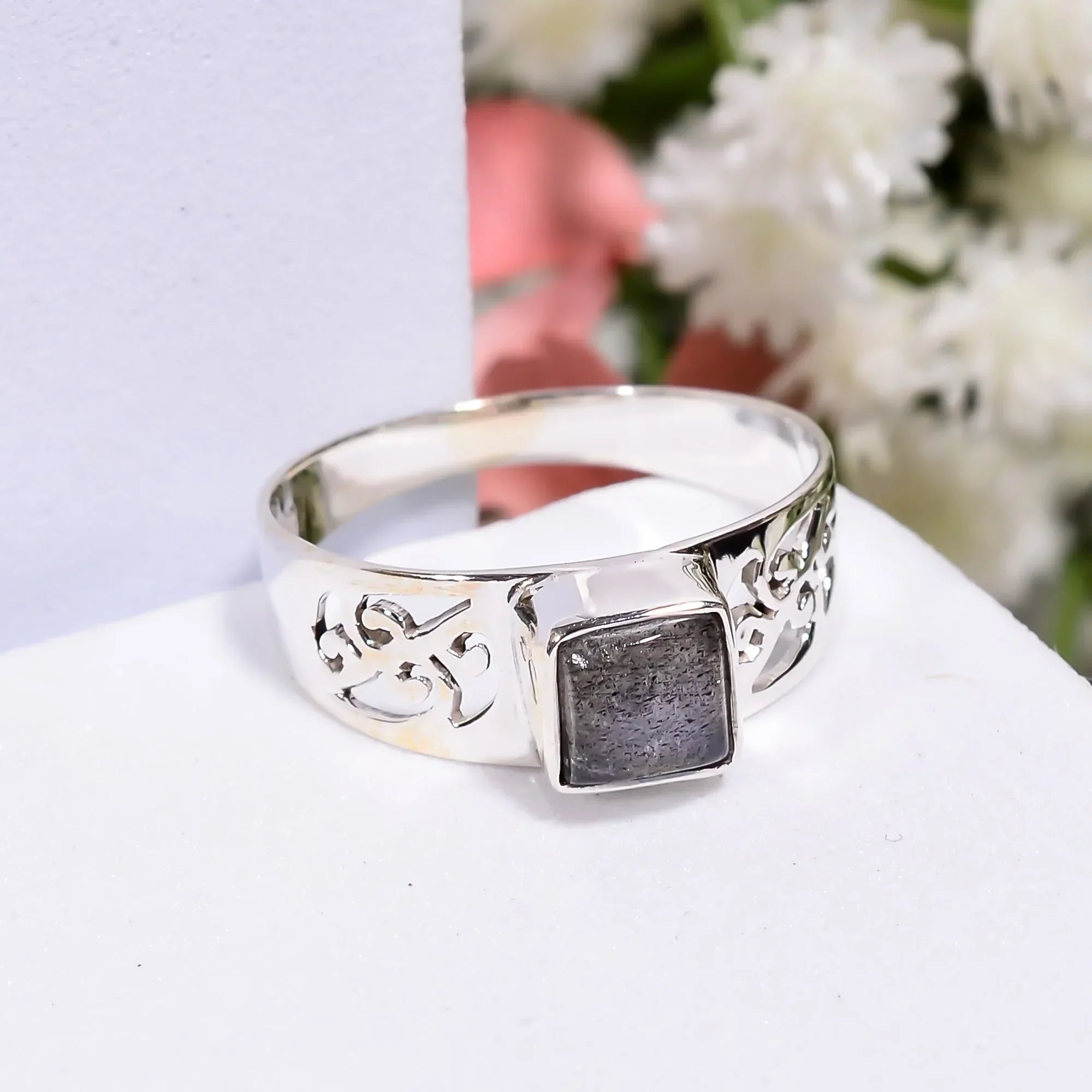 Handmade Labradorite Silver Ring with Adjustable Band - Natural Gemstone Elegance