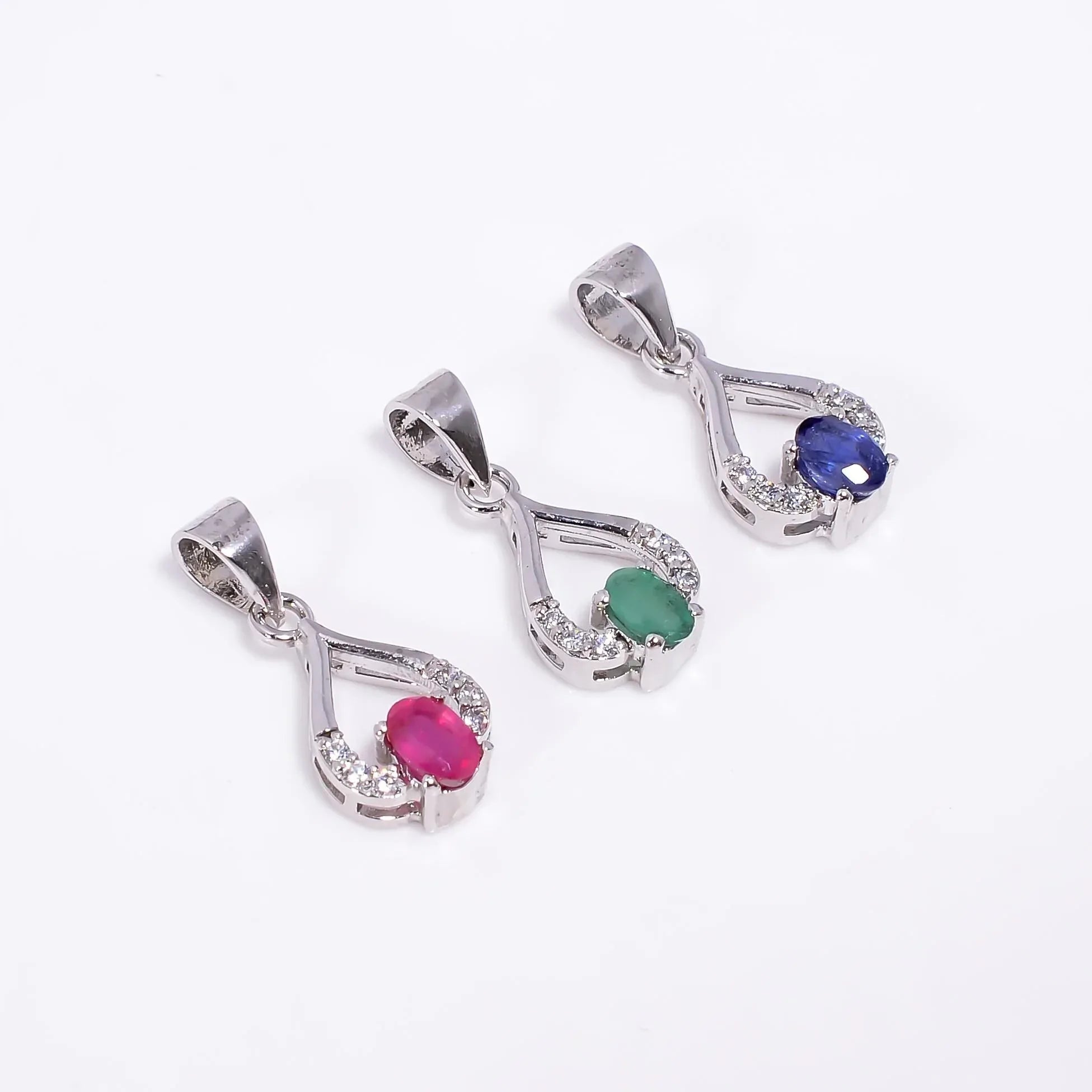 Emerald Gemstone Pendant: 925 Sterling Silver, Oval Stone (4x6mm)