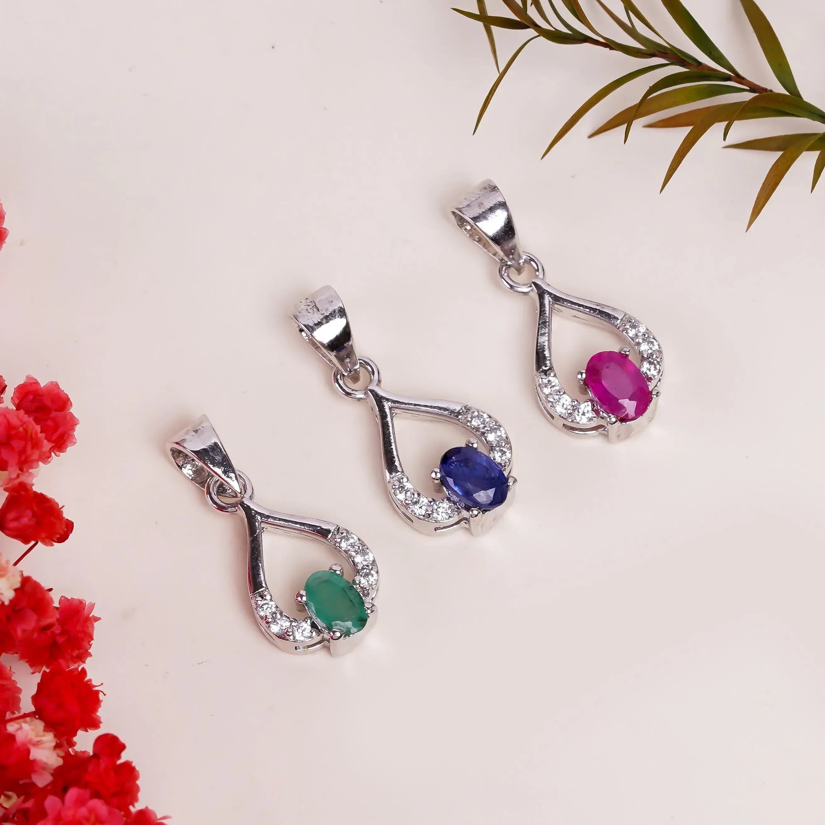 Emerald Gemstone Pendant: 925 Sterling Silver, Oval Stone (4x6mm)