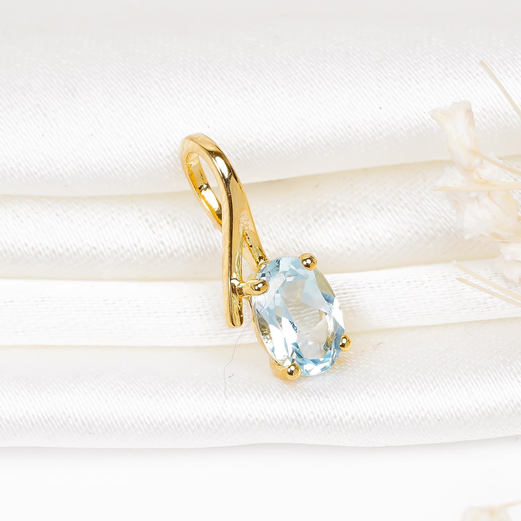 Sky Blue Topaz Pendant: 925 Silver, Vintage Style (5x7mm Oval Gemstone)