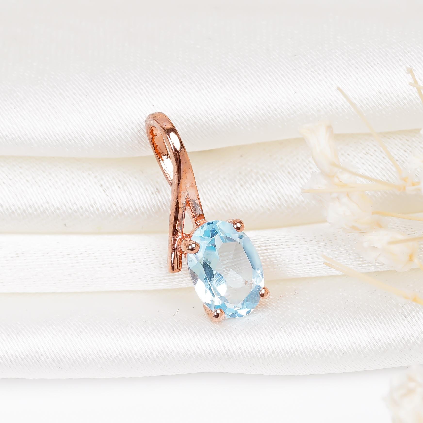 Sky Blue Topaz Pendant: 925 Silver, Vintage Style (5x7mm Oval Gemstone)
