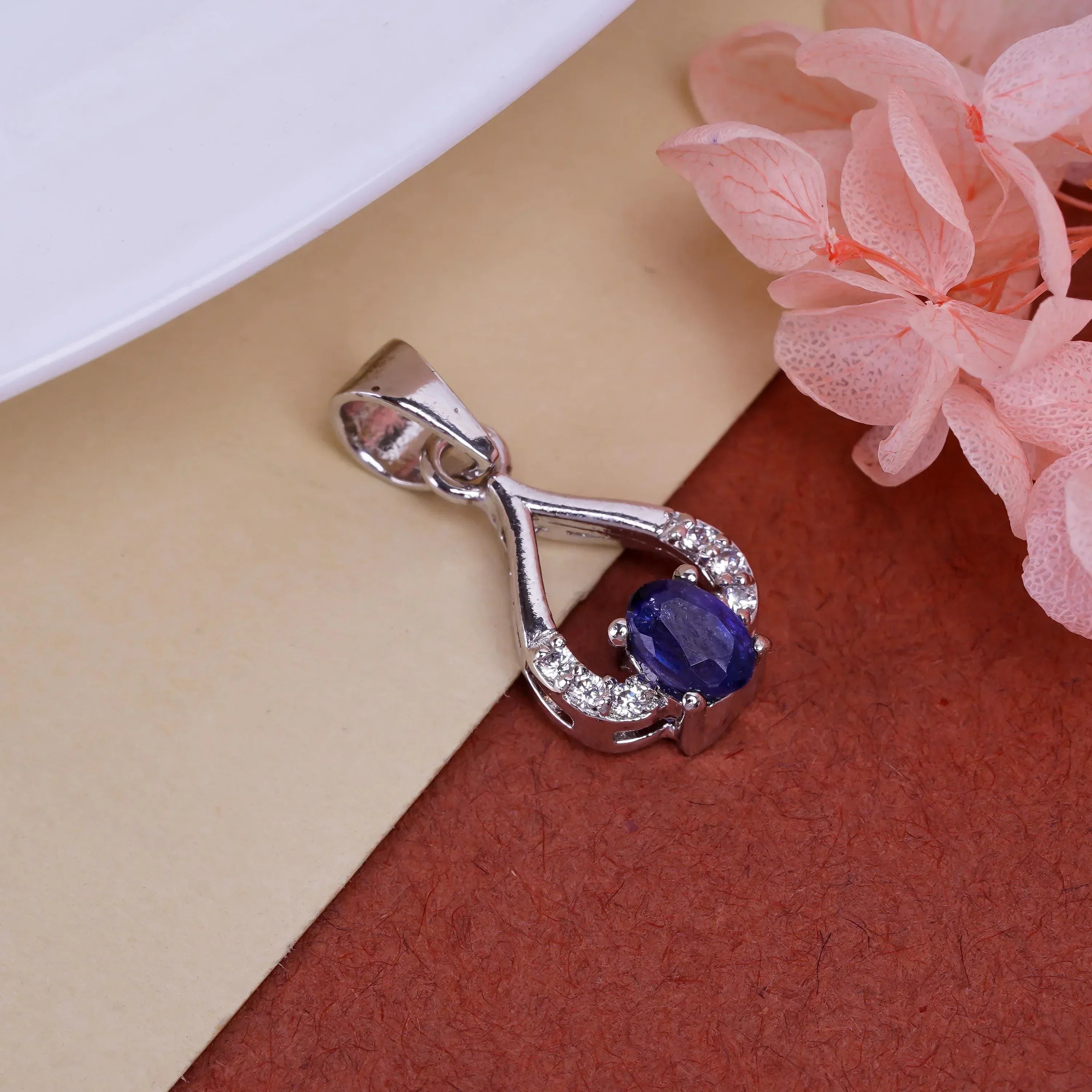 Emerald Gemstone Pendant: 925 Sterling Silver, Oval Stone (4x6mm)
