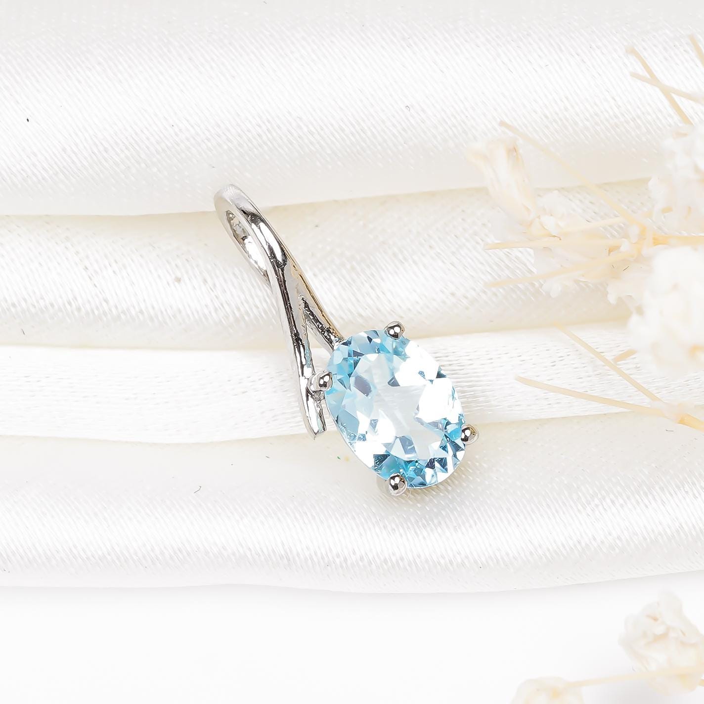 Sky Blue Topaz Pendant: 925 Silver, Vintage Style (5x7mm Oval Gemstone)