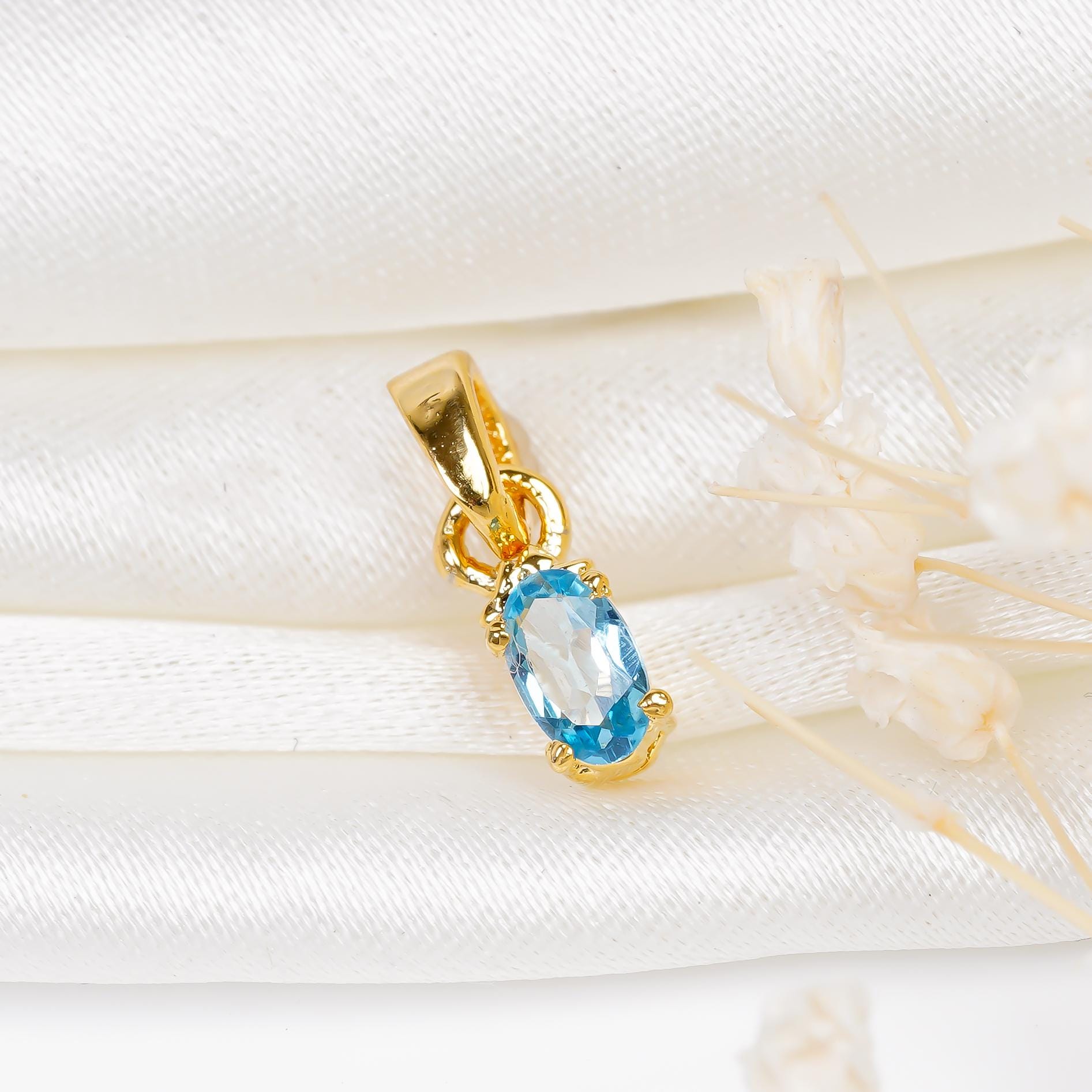 Sky Blue Topaz Pendant Necklace: 925 Sterling Silver Oval Gemstone