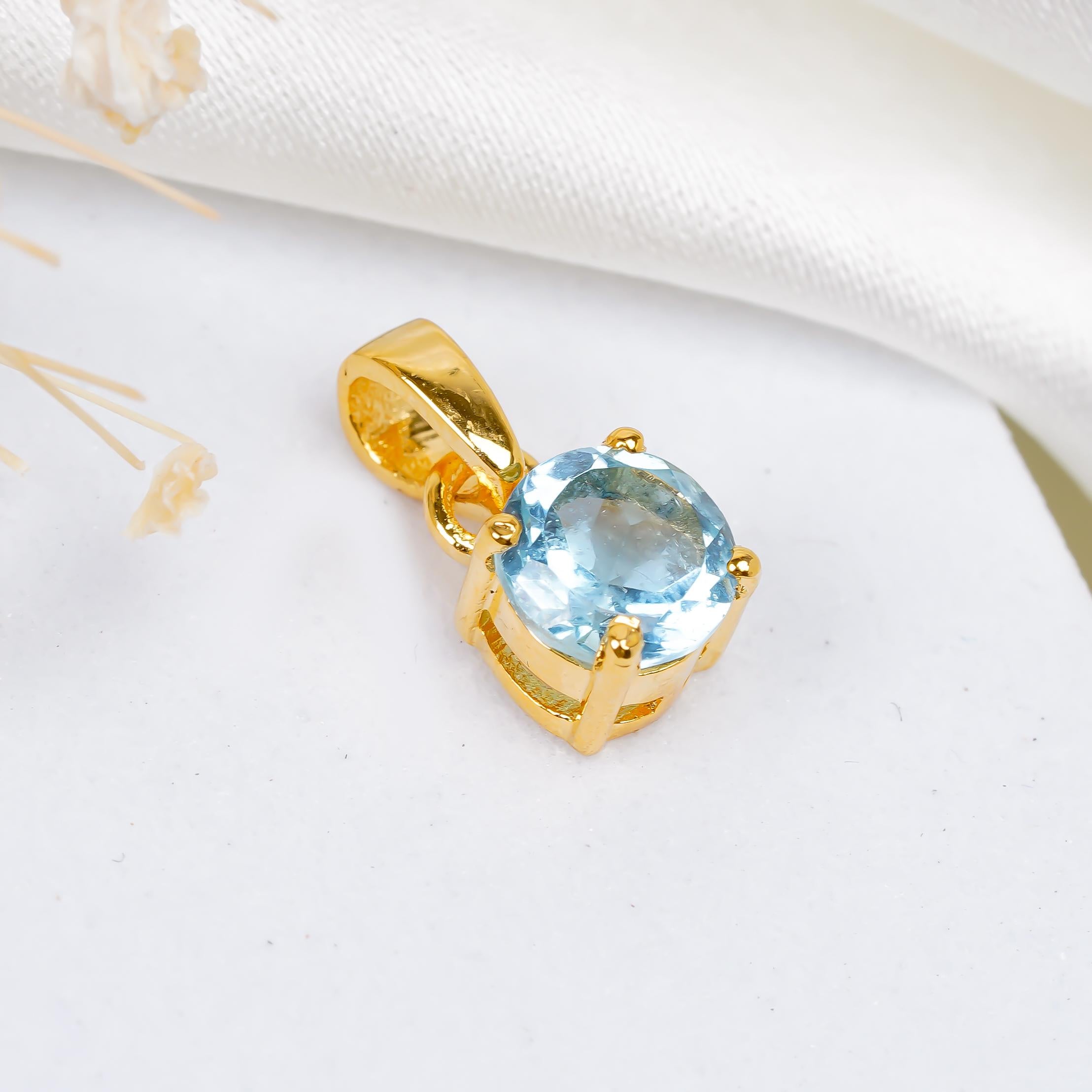 Sky Blue Topaz Pendant: 925 Silver Round Vintage Style