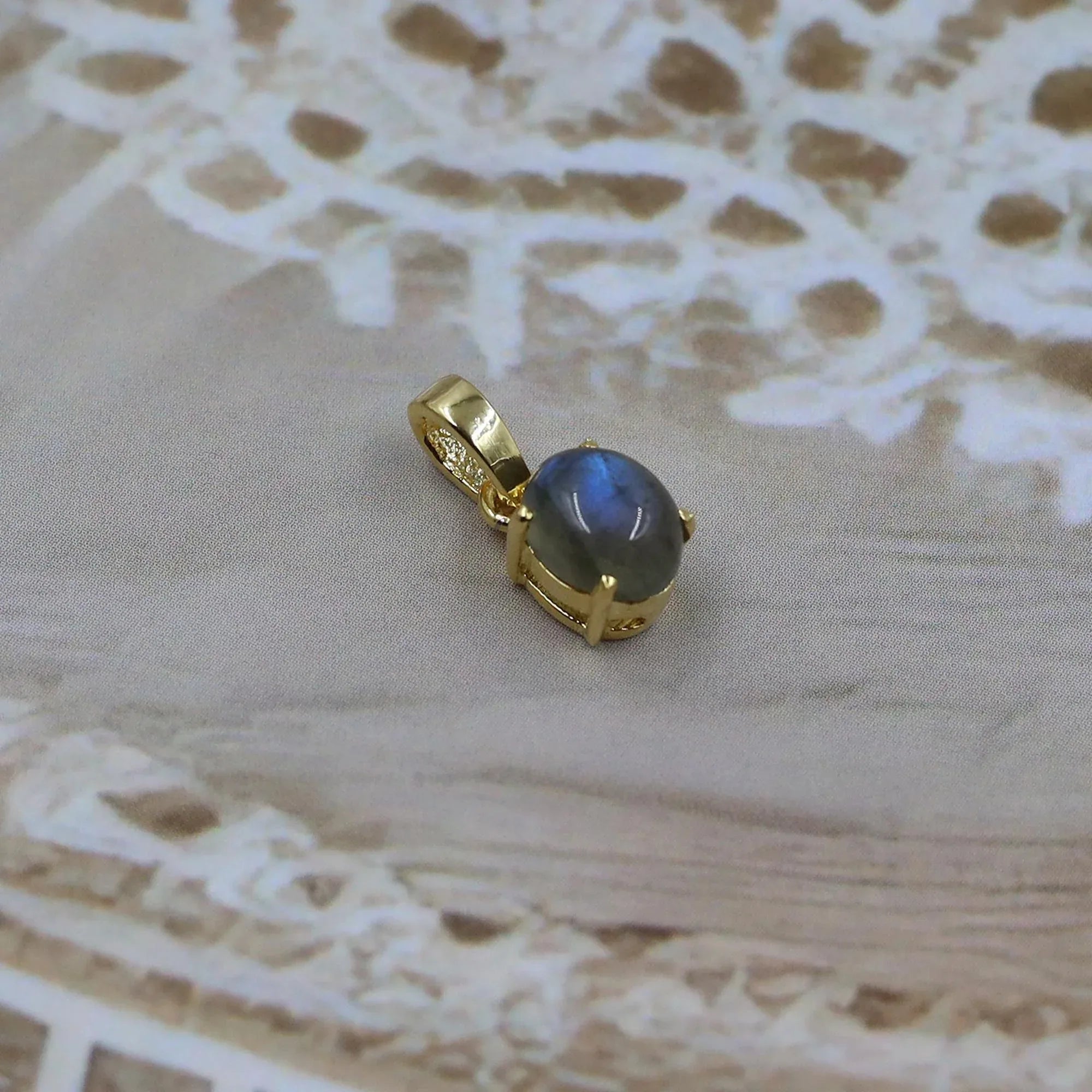925 Silver Labradorite Pendant: Flashy Blue-Grey Gemstone Necklace