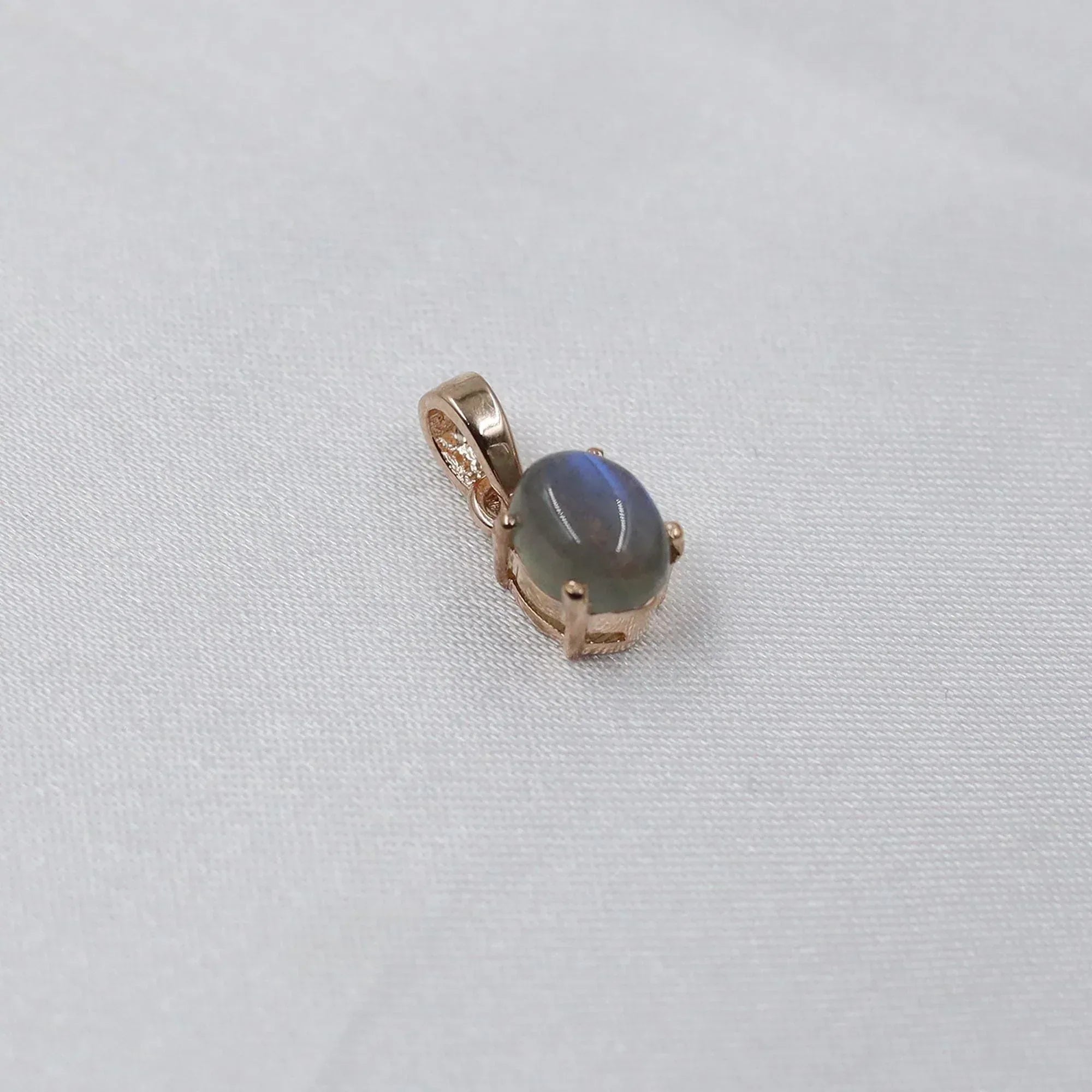 925 Silver Labradorite Pendant: Flashy Blue-Grey Gemstone Necklace