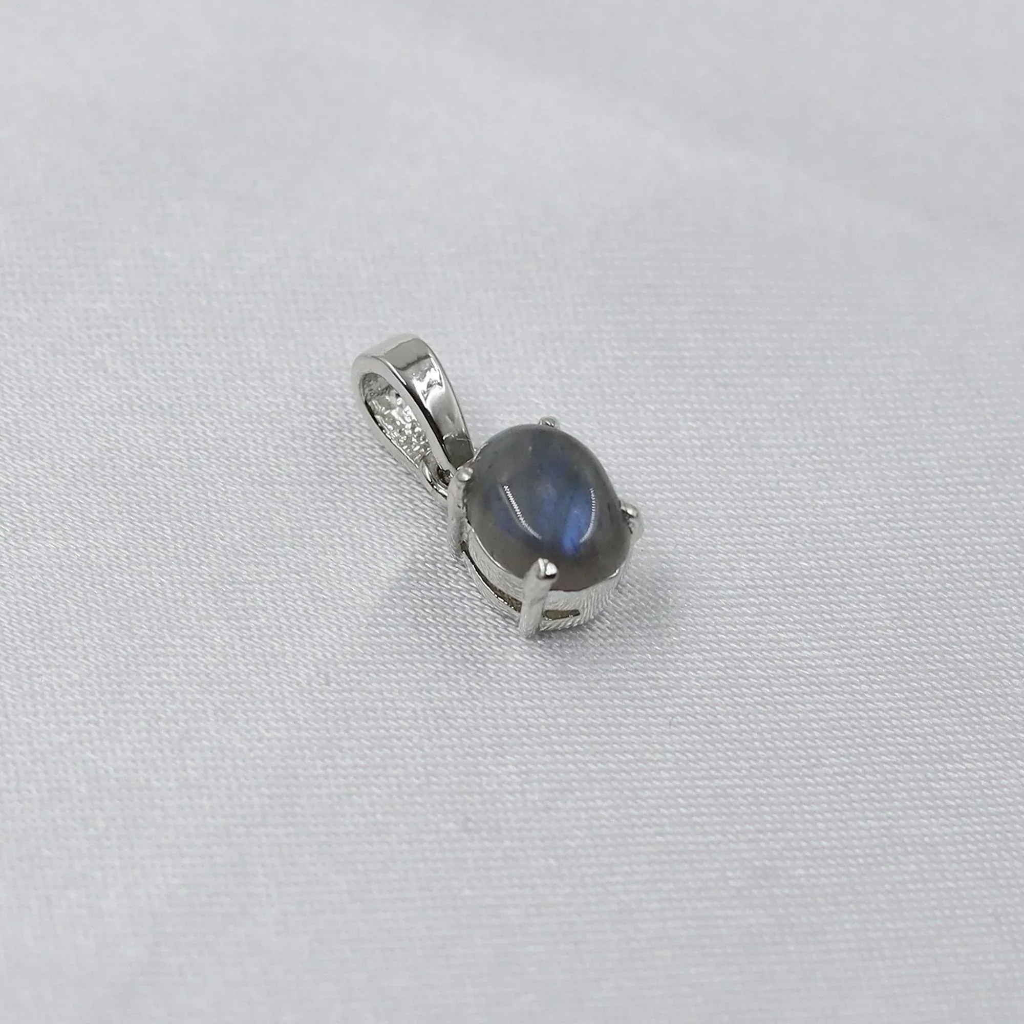 925 Silver Labradorite Pendant: Flashy Blue-Grey Gemstone Necklace